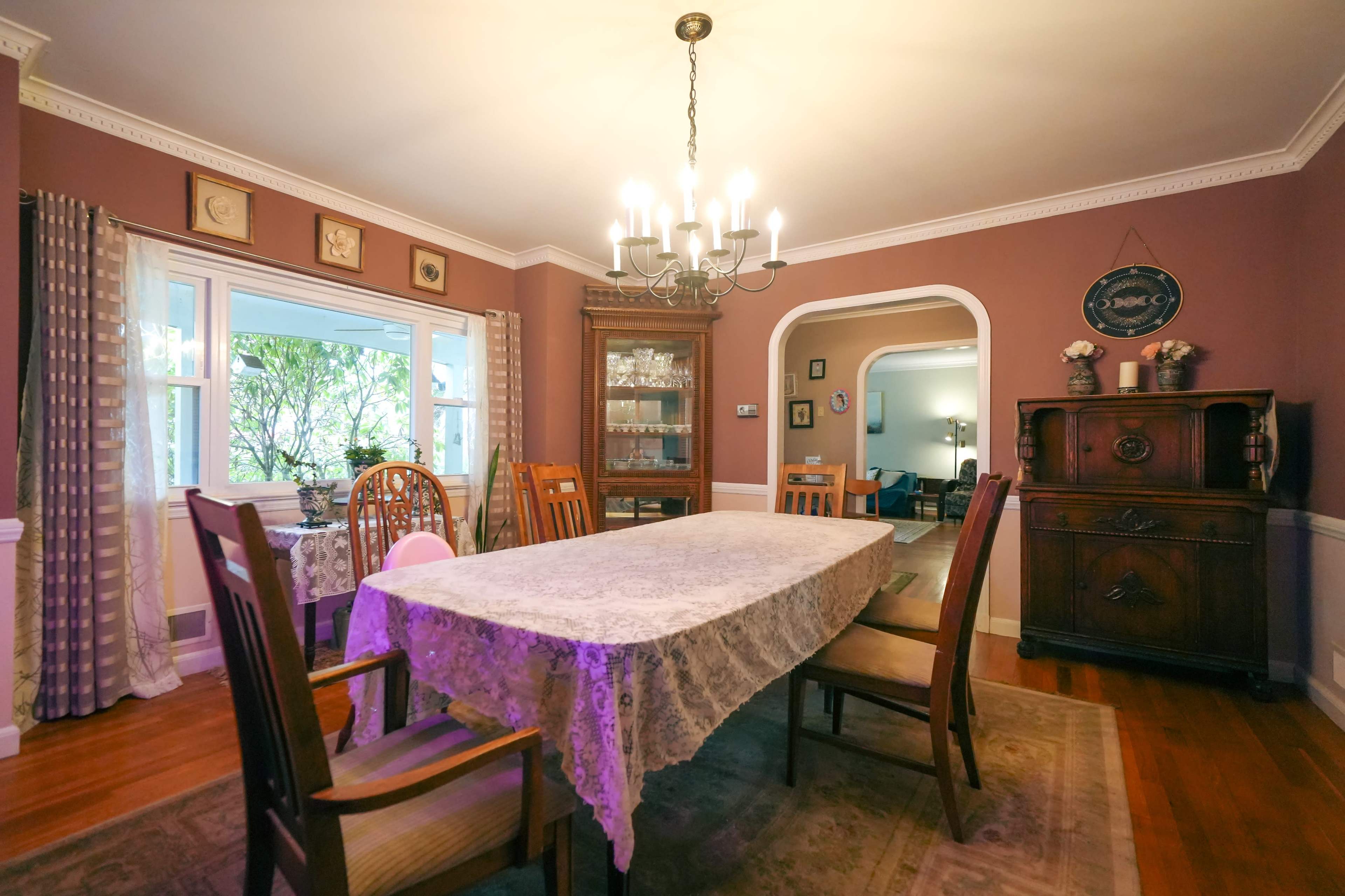 1940s House with Colorful Wallpaper, Natural Light, Mount Vernon, NY |  Production | Peerspace, image size:3840x2559
