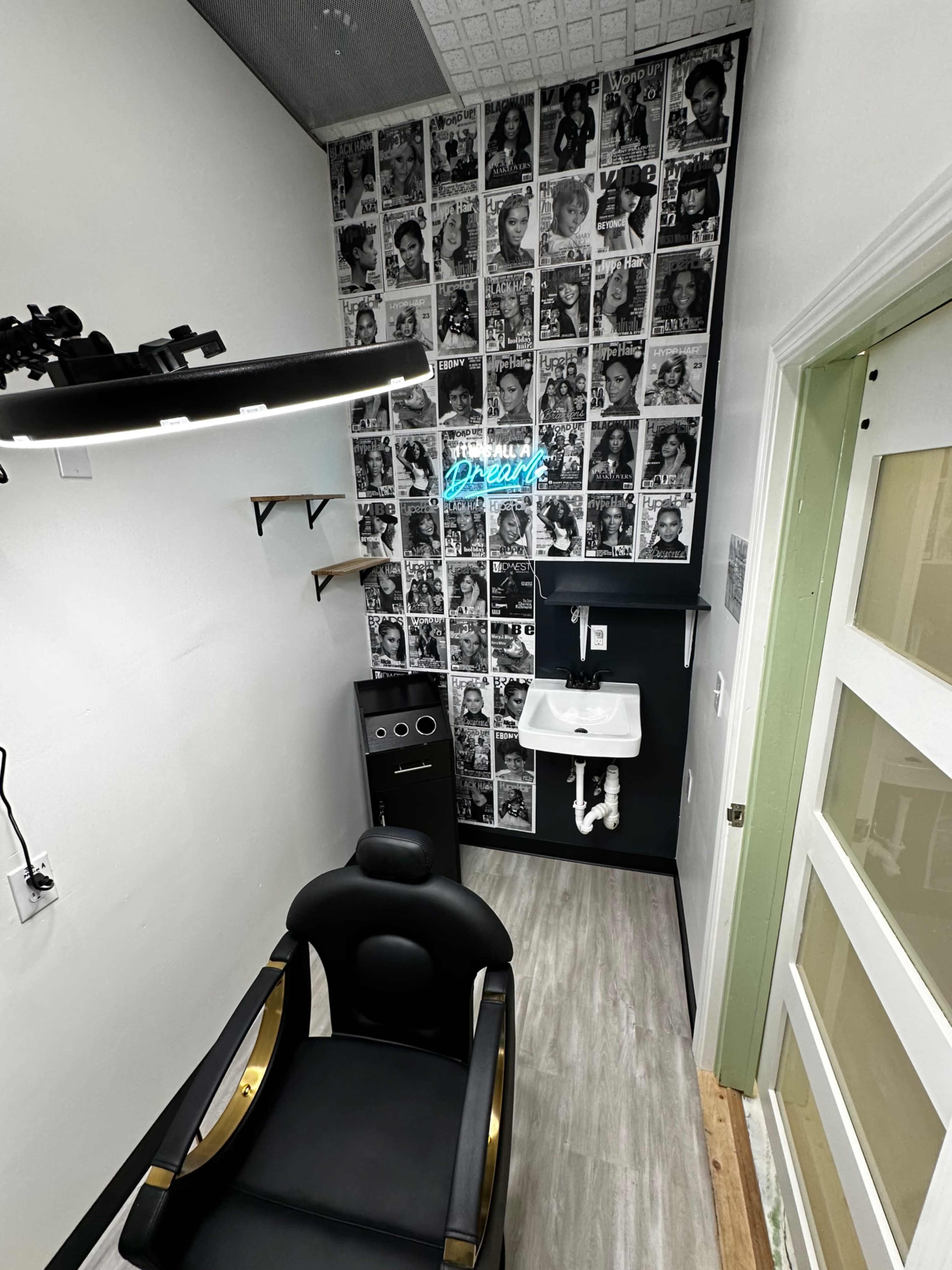Upscale Salon Suite Near ATL Airport Perfect For Stylist Content & Content Creators Image in Hapeville, Atlanta, GA