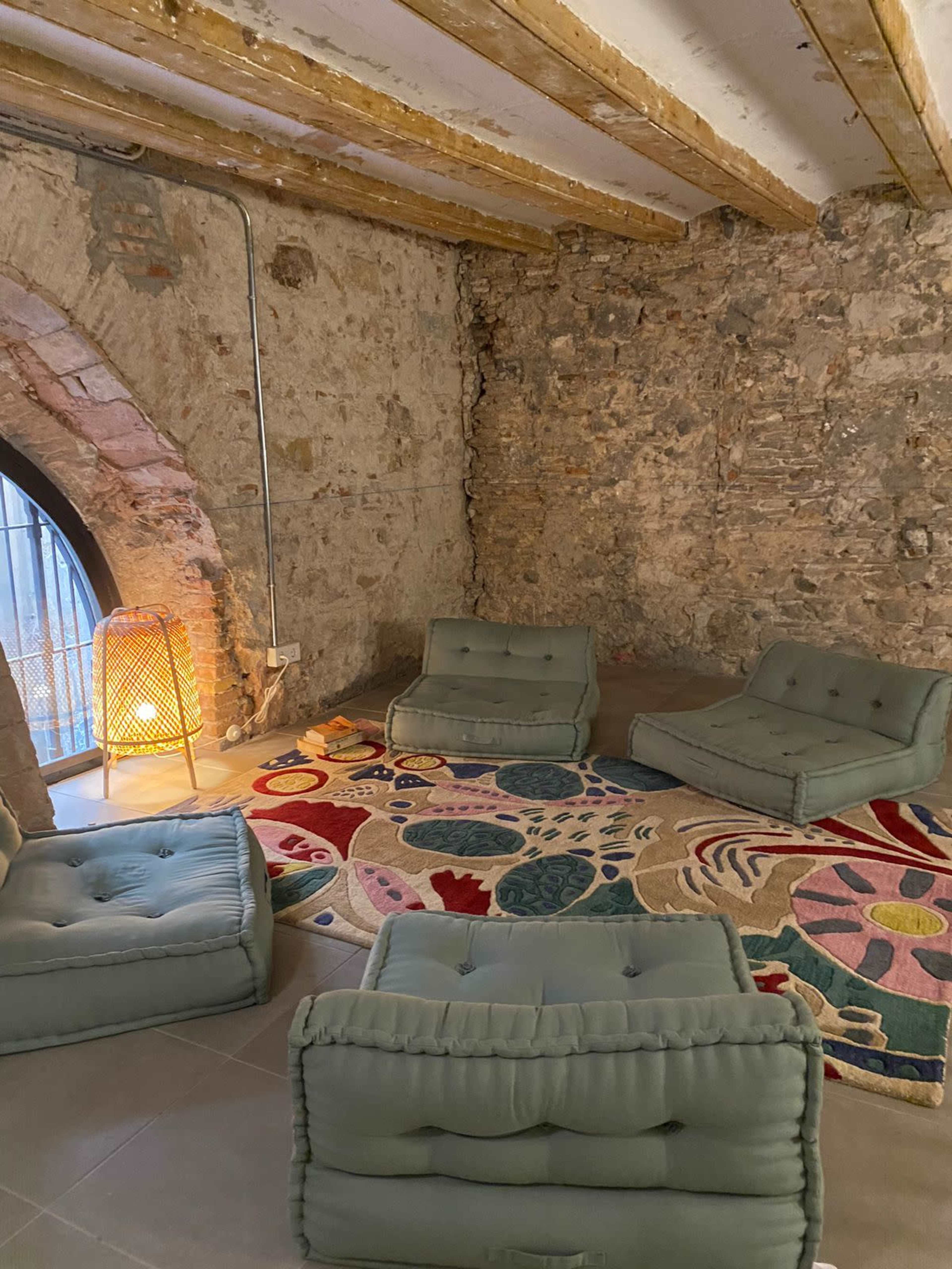 Creative Space with antique vibes. Image in El Born, Barcelona, B
