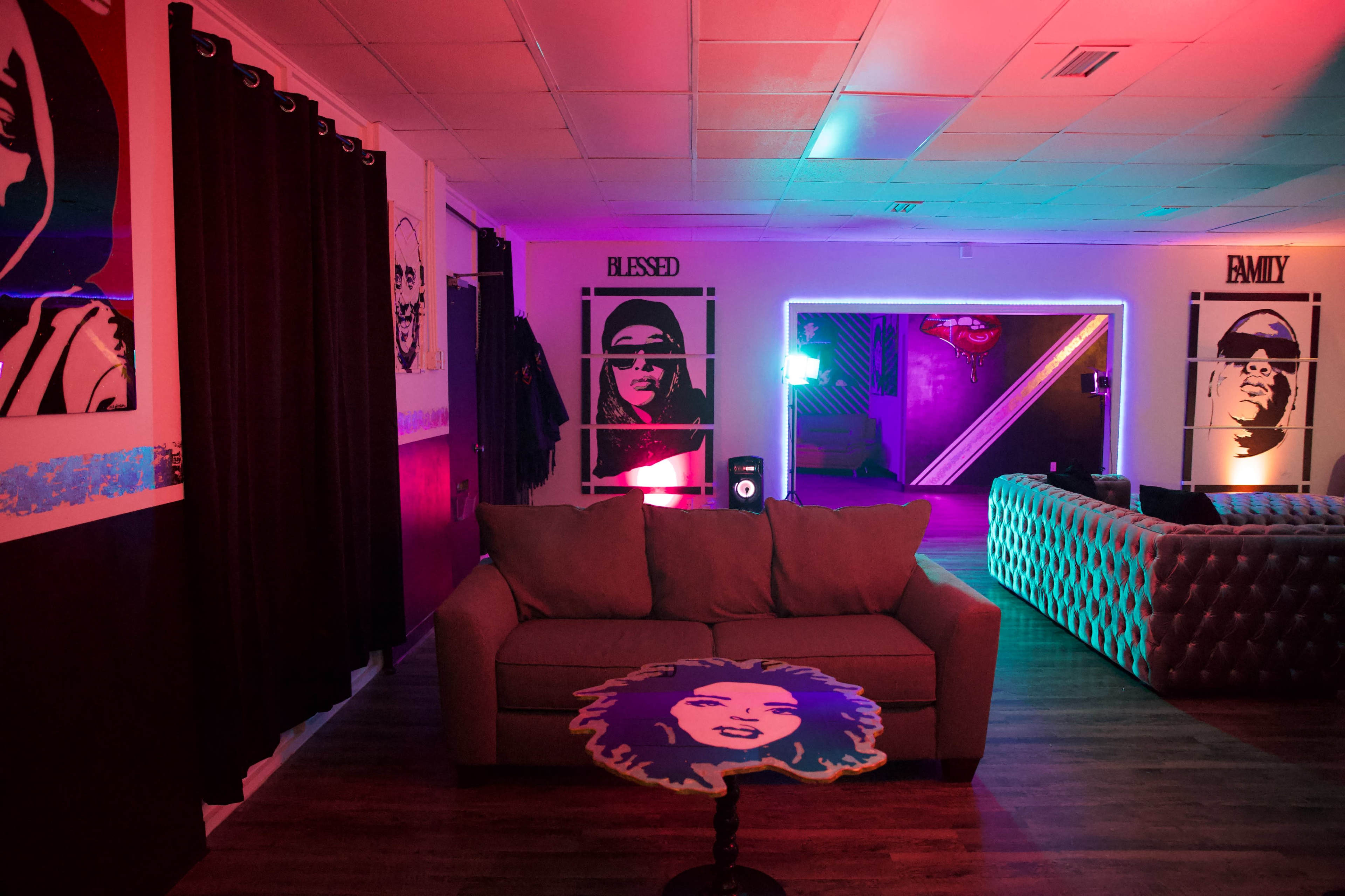 Luxury Art Studio Image in Sand Ridge, Homewood, AL