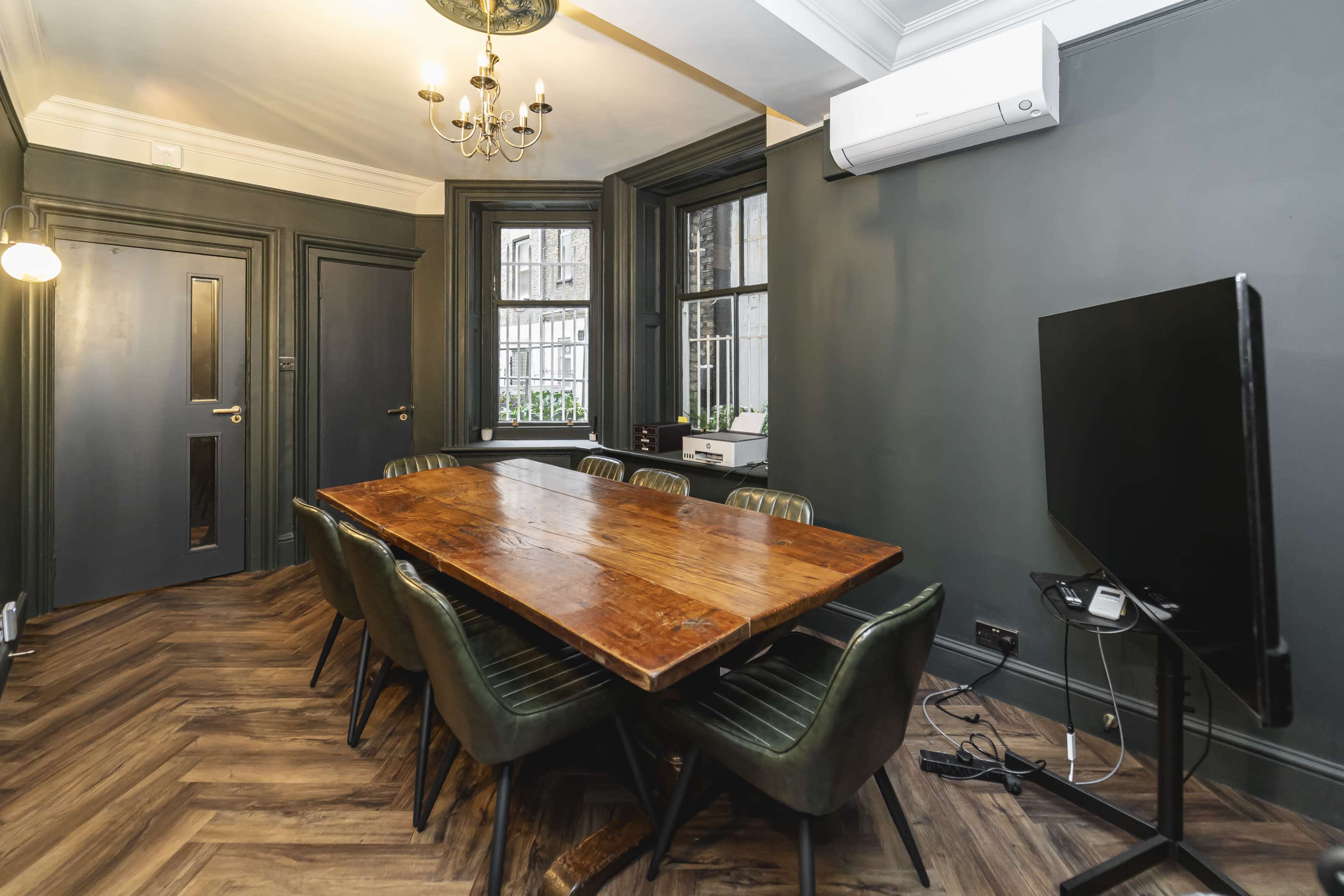 Premium Meeting Room for Hire in Mayfair – St George’s House, Hanover Square Image in Mayfair, London, ENG