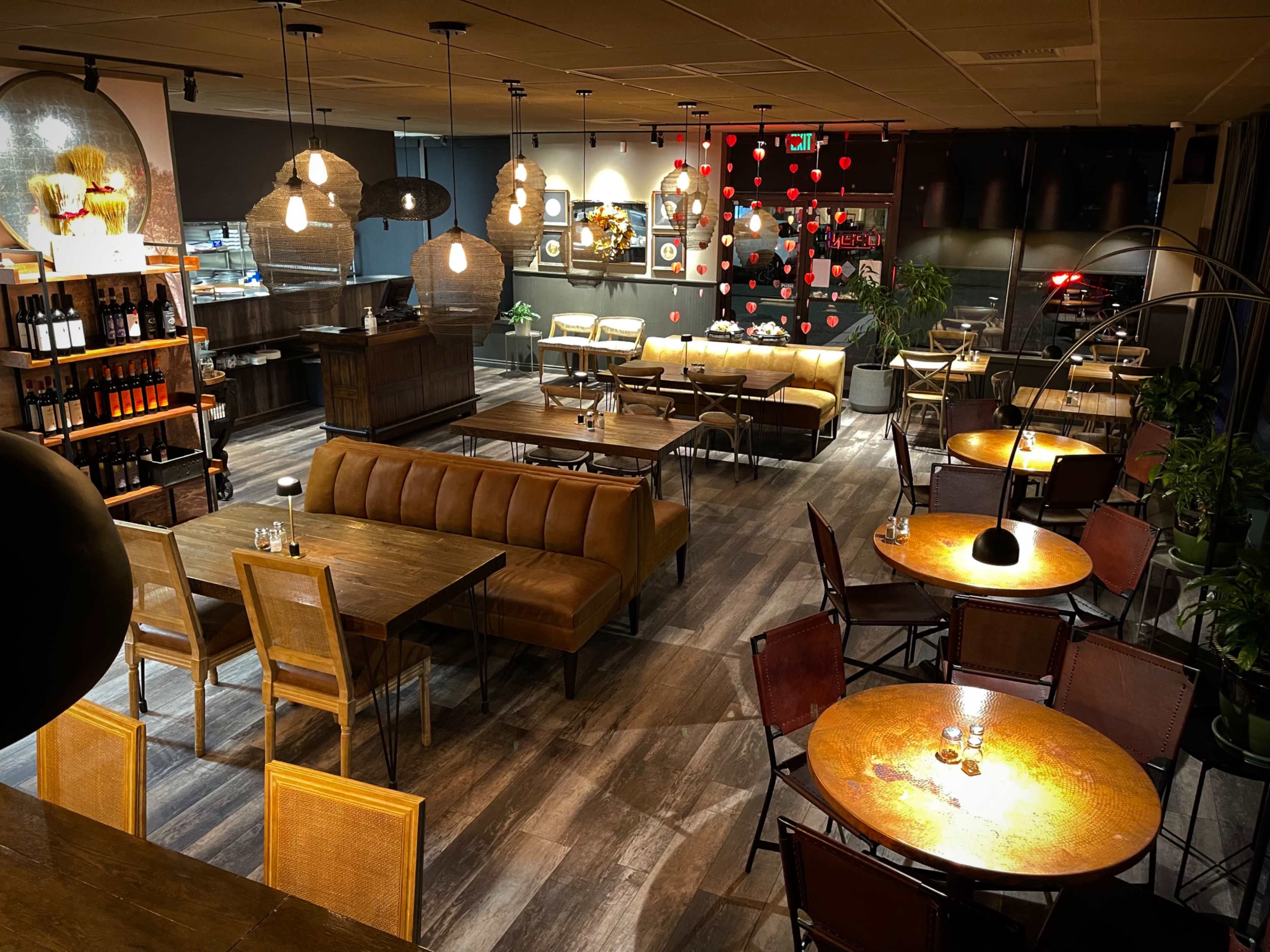 Quaint Wallingford Family Restaurant with Cozy Dining Room Image in Wallingford, Seattle, WA