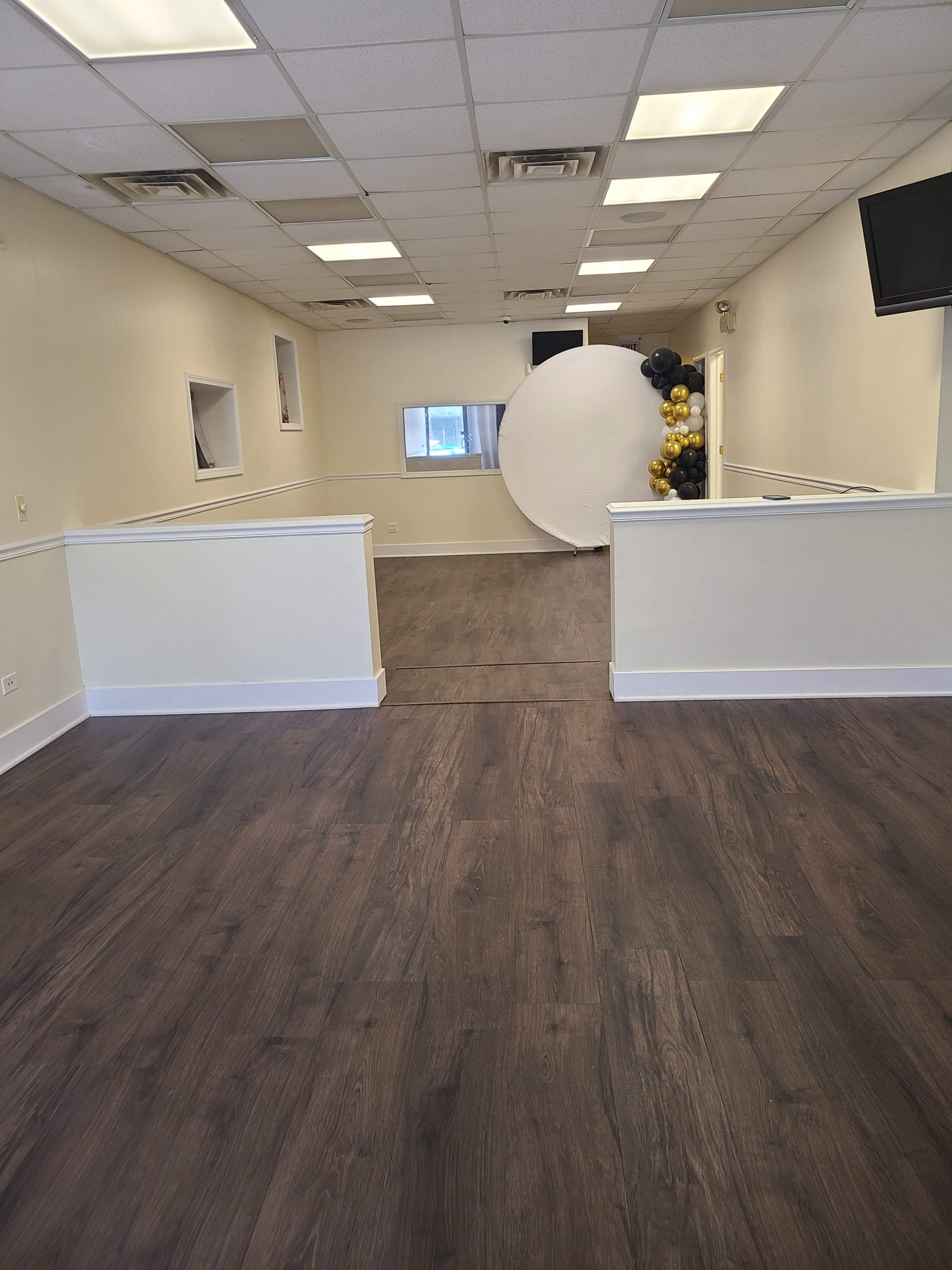 Open Concept Location and Creative Studio Image in South Side, CHICAGO, IL