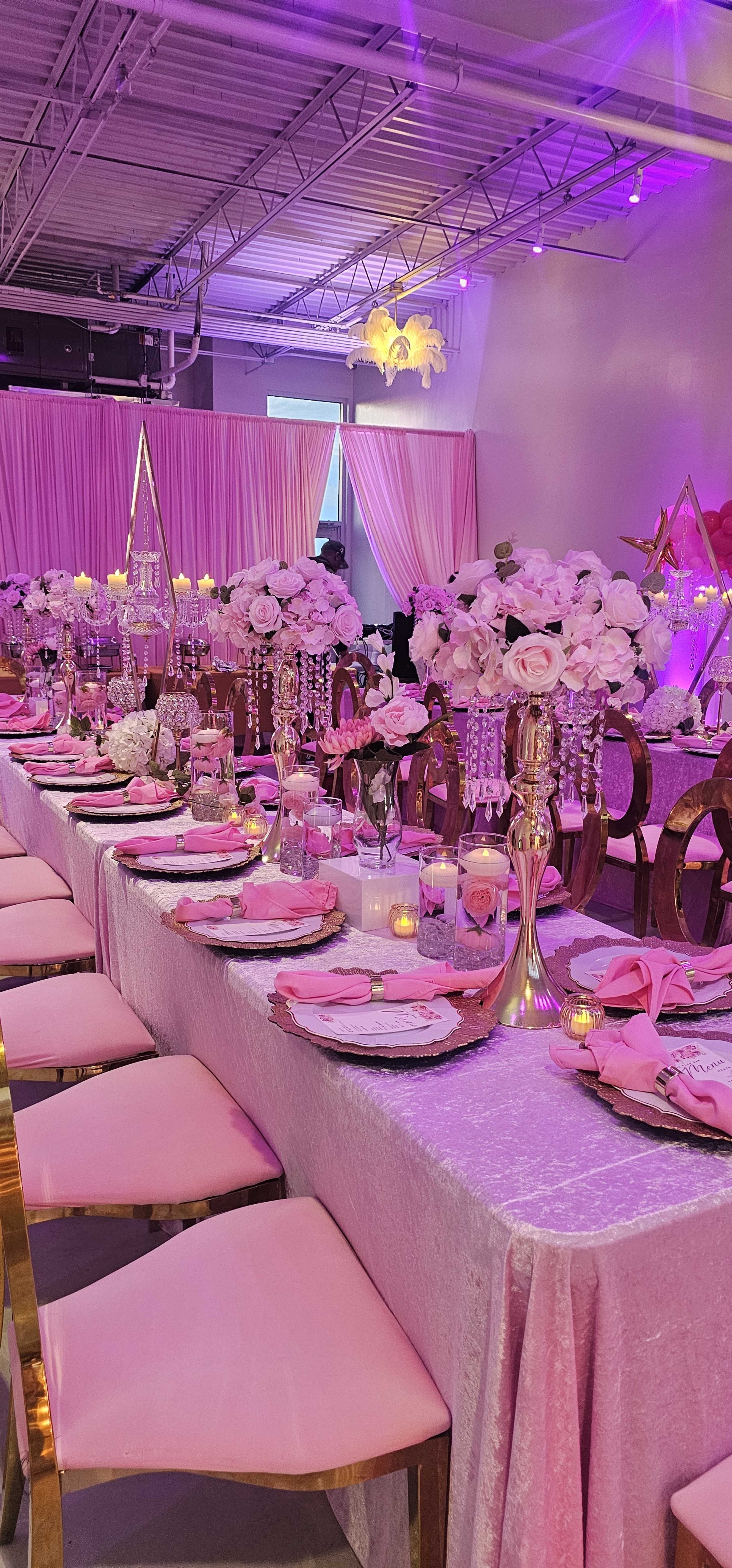 BLANKKANVAS LUXURY BOUTIQUE SPACE: A beautiful open concept space with a skyline view Image in South Side, Chicago, IL