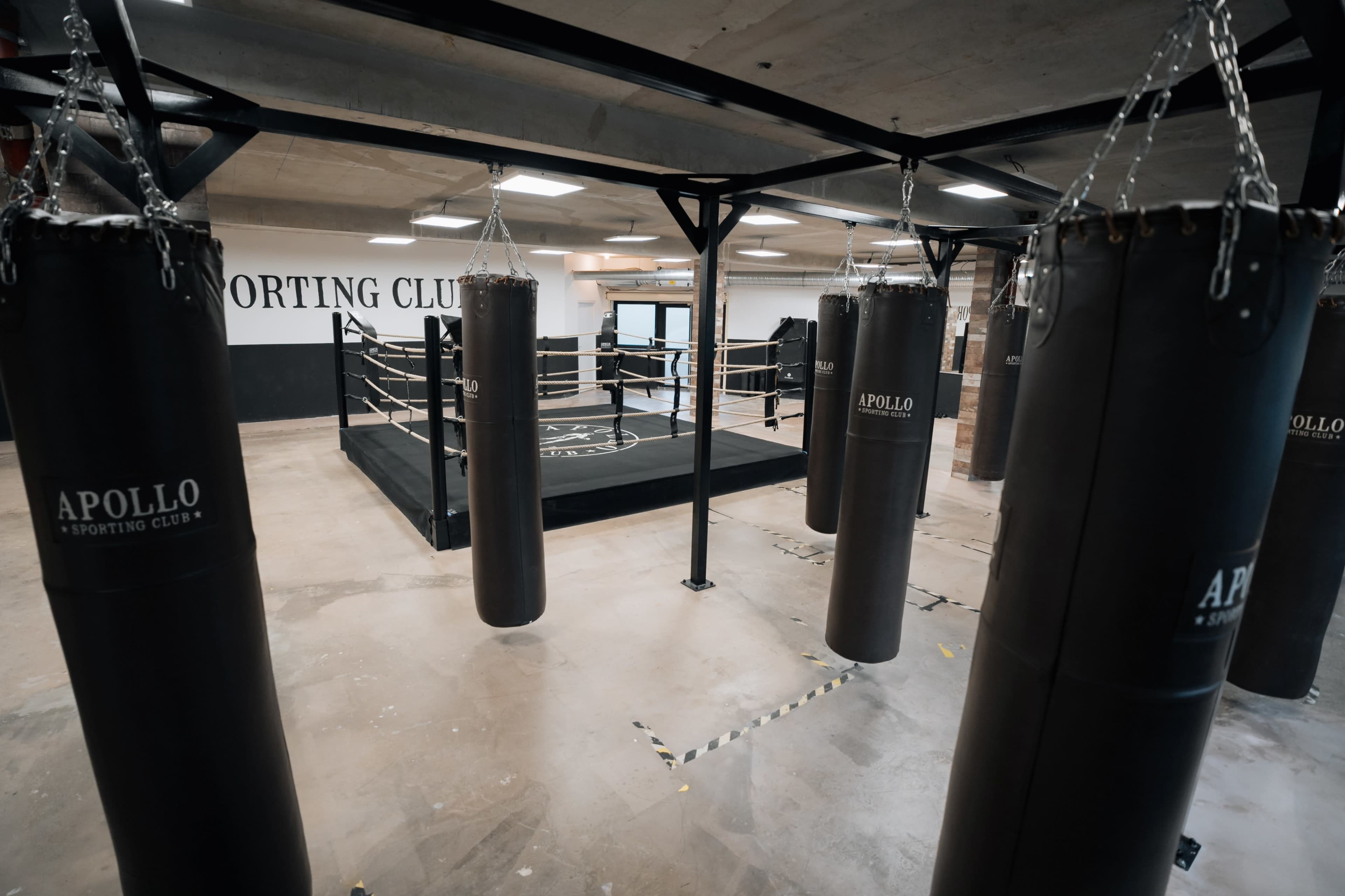Salle de boxe style briques béton industriel - Courbevoie Image in Bécon-les-Bruyères, Courbevoie, 