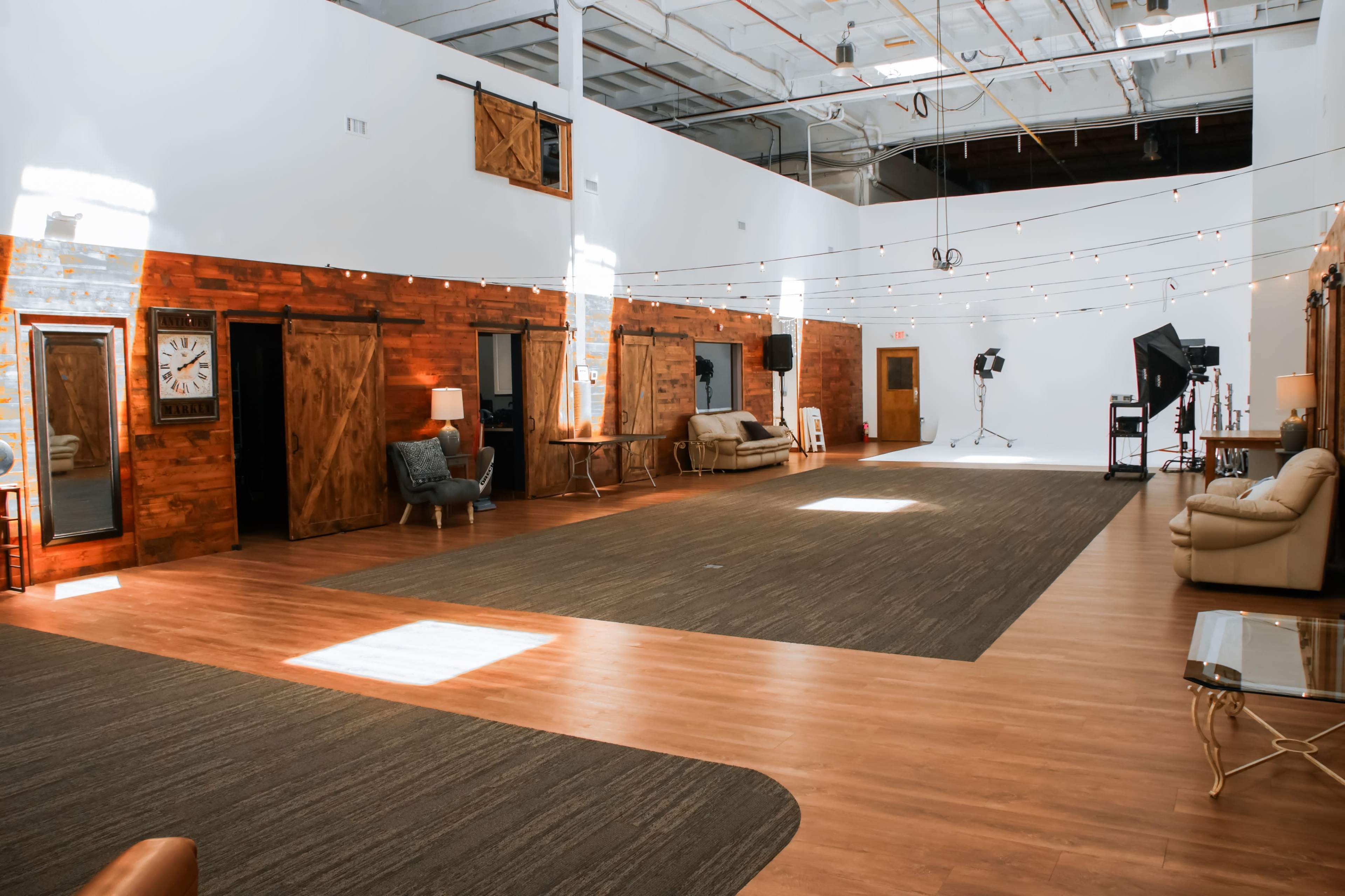 Modern Creative Studio with White Cyc, Podcast Studio & Full Production Amenities Image in Warwick, Warwick, NY