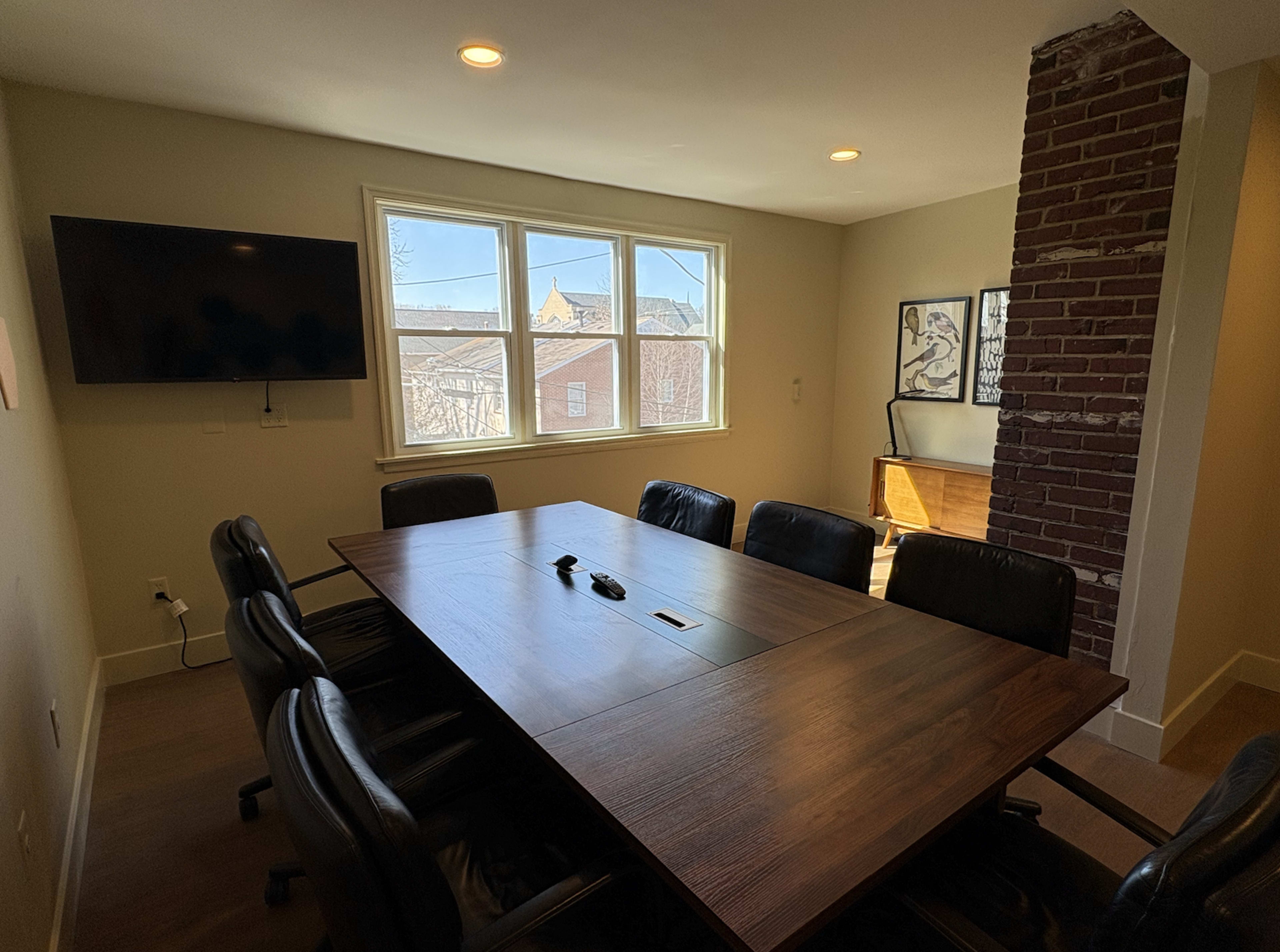 Del Ray Conference Room in Beautifully-designed Co-work Space Image in Del Ray, Alexandria, VA
