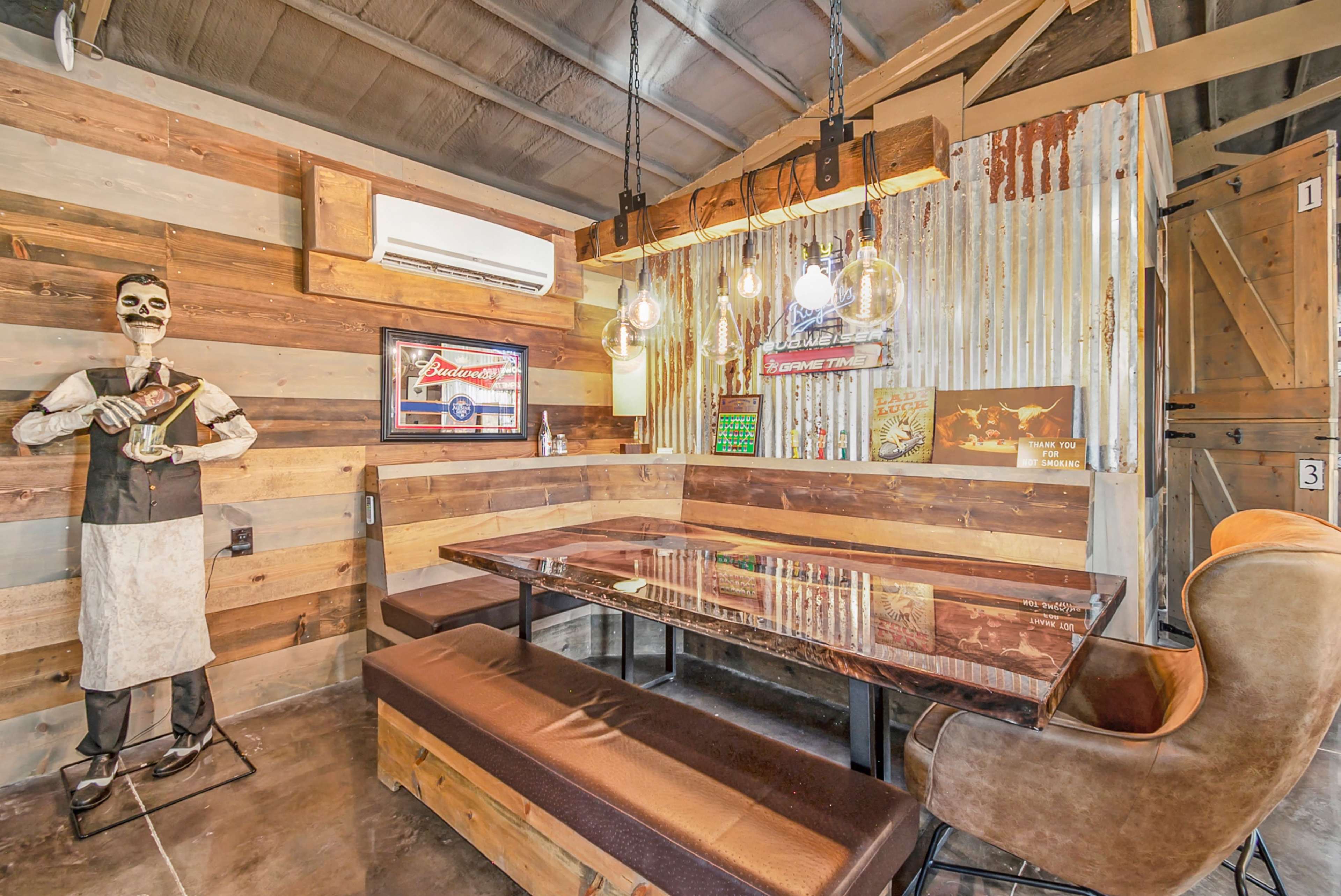 Rustic Alpaca Retreat with Room to Roam Image in Platte Township, Agency, AS