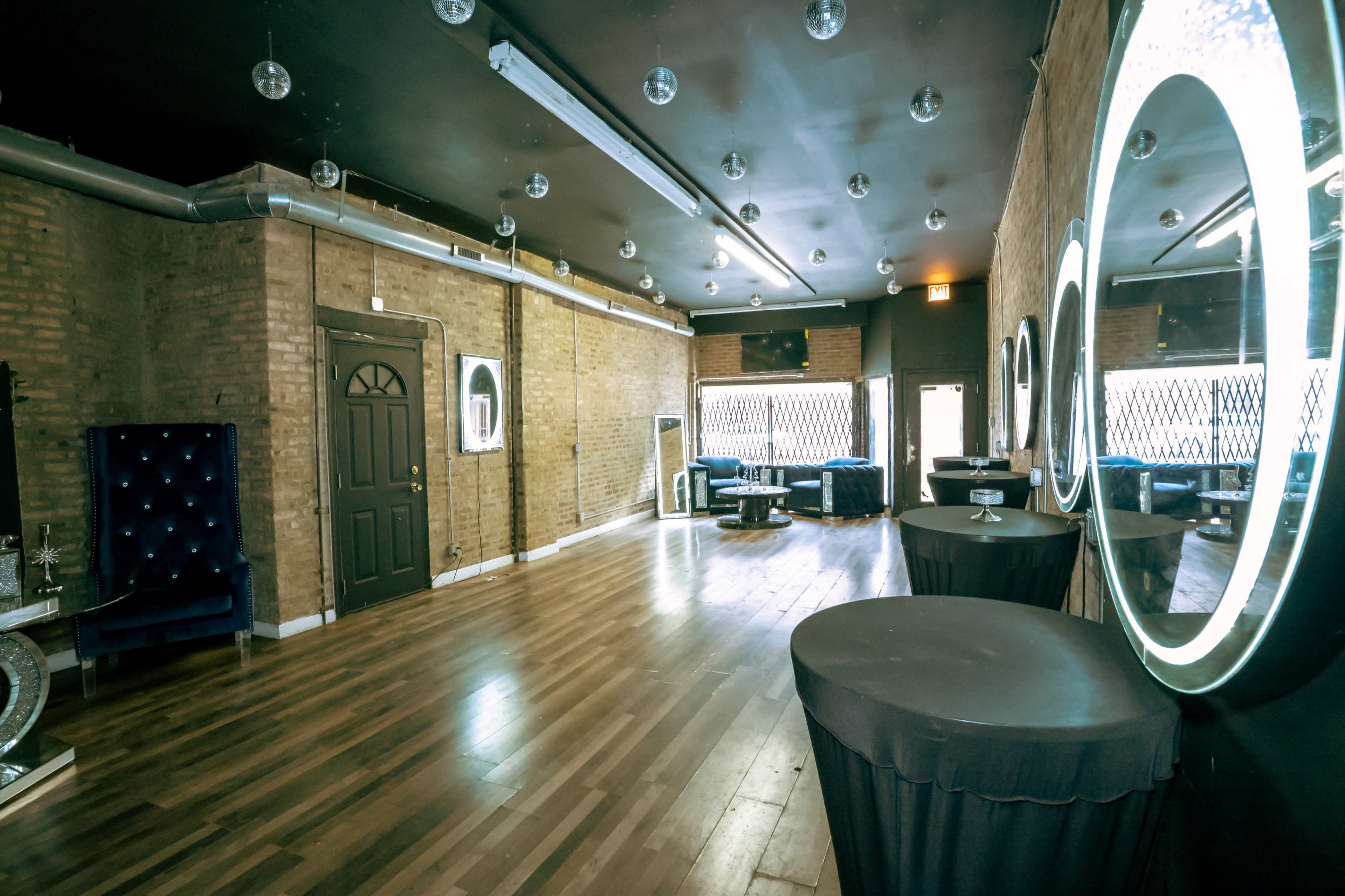 Luxurious Spacious Loft in the Heart of Greater Grand Crossing Image in South Side, Chicago, IL