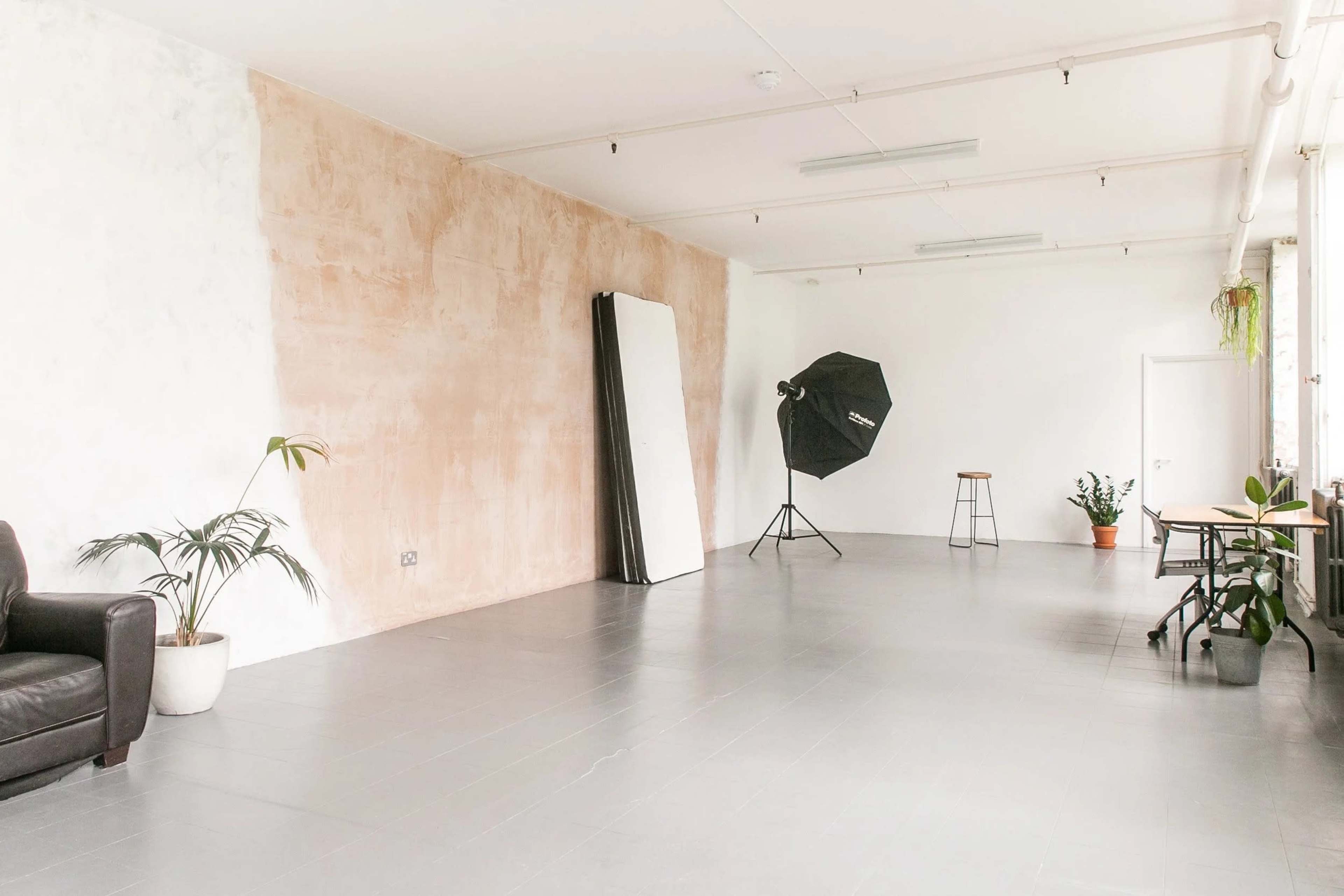 Industrial Daylight / Blackout Studio (Studio 3) - South London Image in Peckham, London, ENG