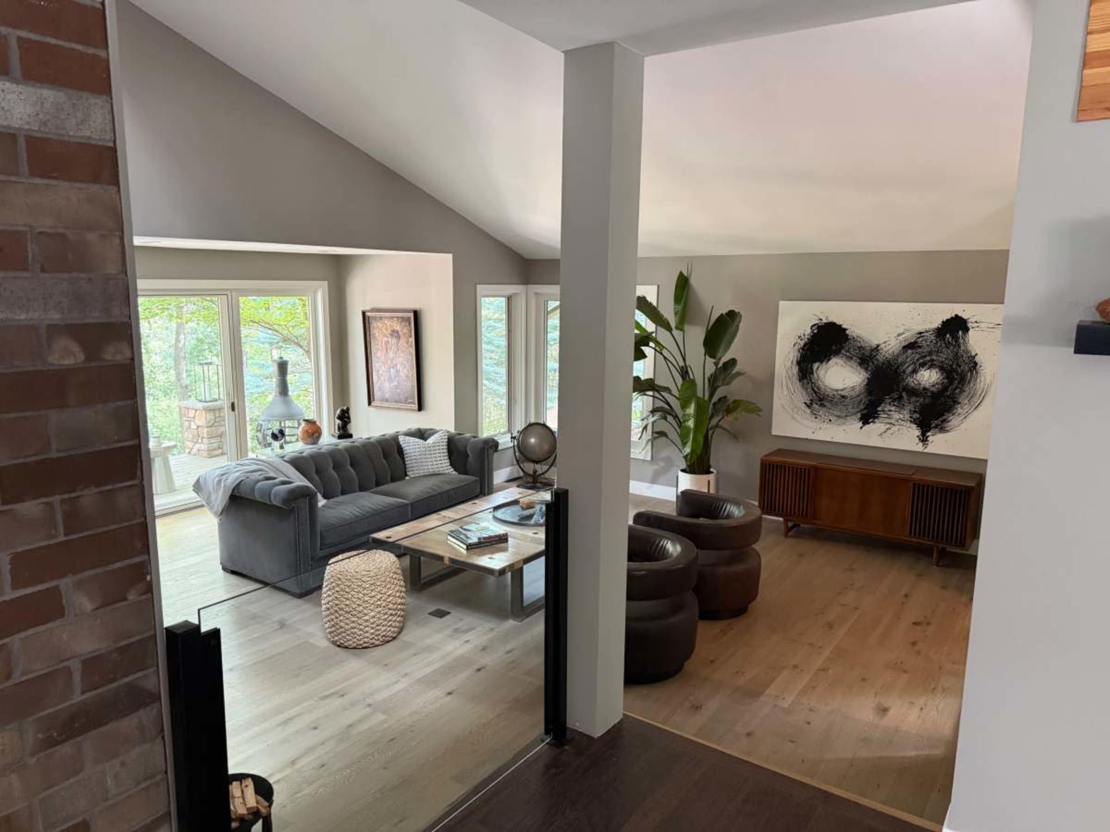 Large Mid-Century Modern home on acreage Image in Lakeville, Lakeville, MN