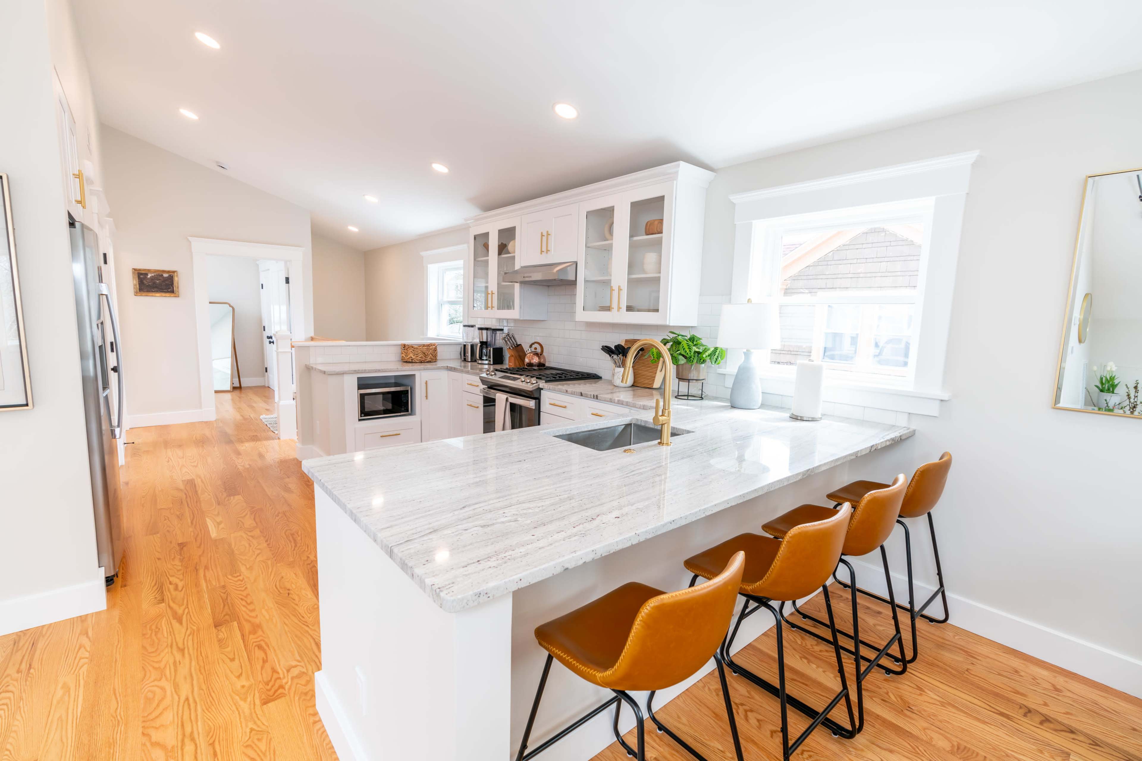 Starlight: Beautiful third floor apartment. Tons of natural light! Image in Prospect Hill Historic District, New Haven, CT
