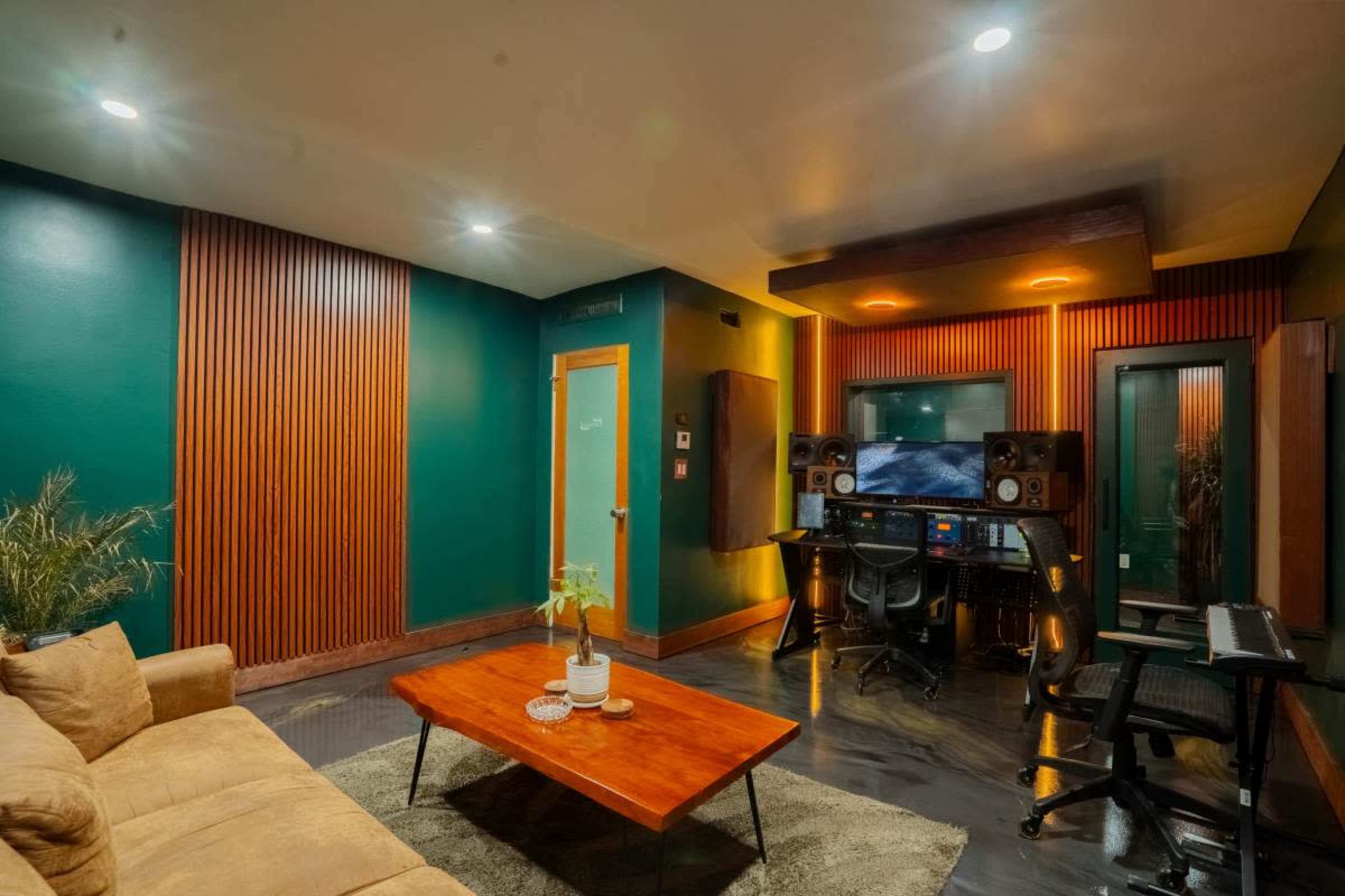 Retro-Style, Fully-Equipped Recording Studio Image in Toluca Lake, North Hollywood, CA