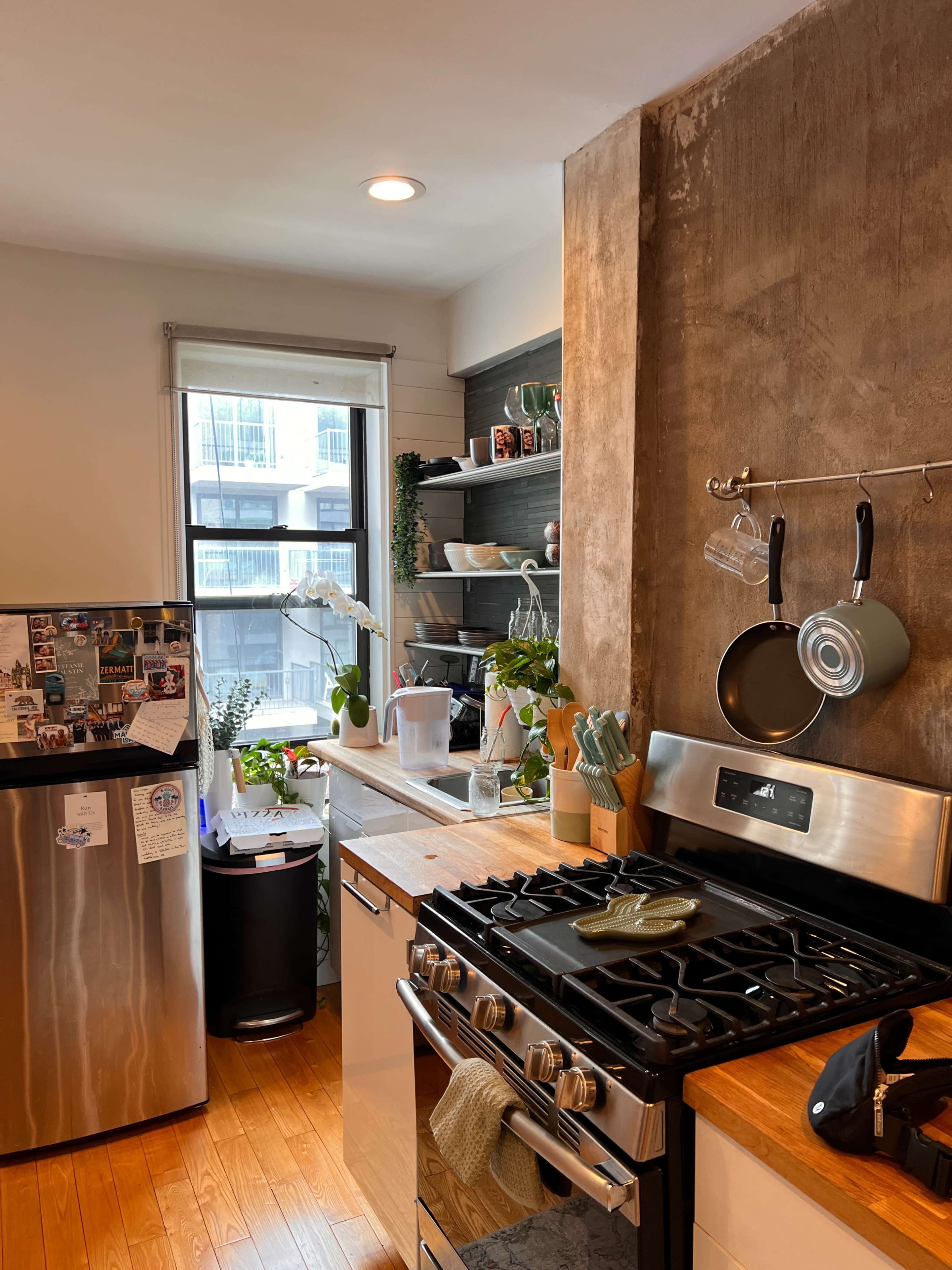 Brooklyn Railroad Apartment w/ Kitchen Image in Williamsburg, Brooklyn, NY