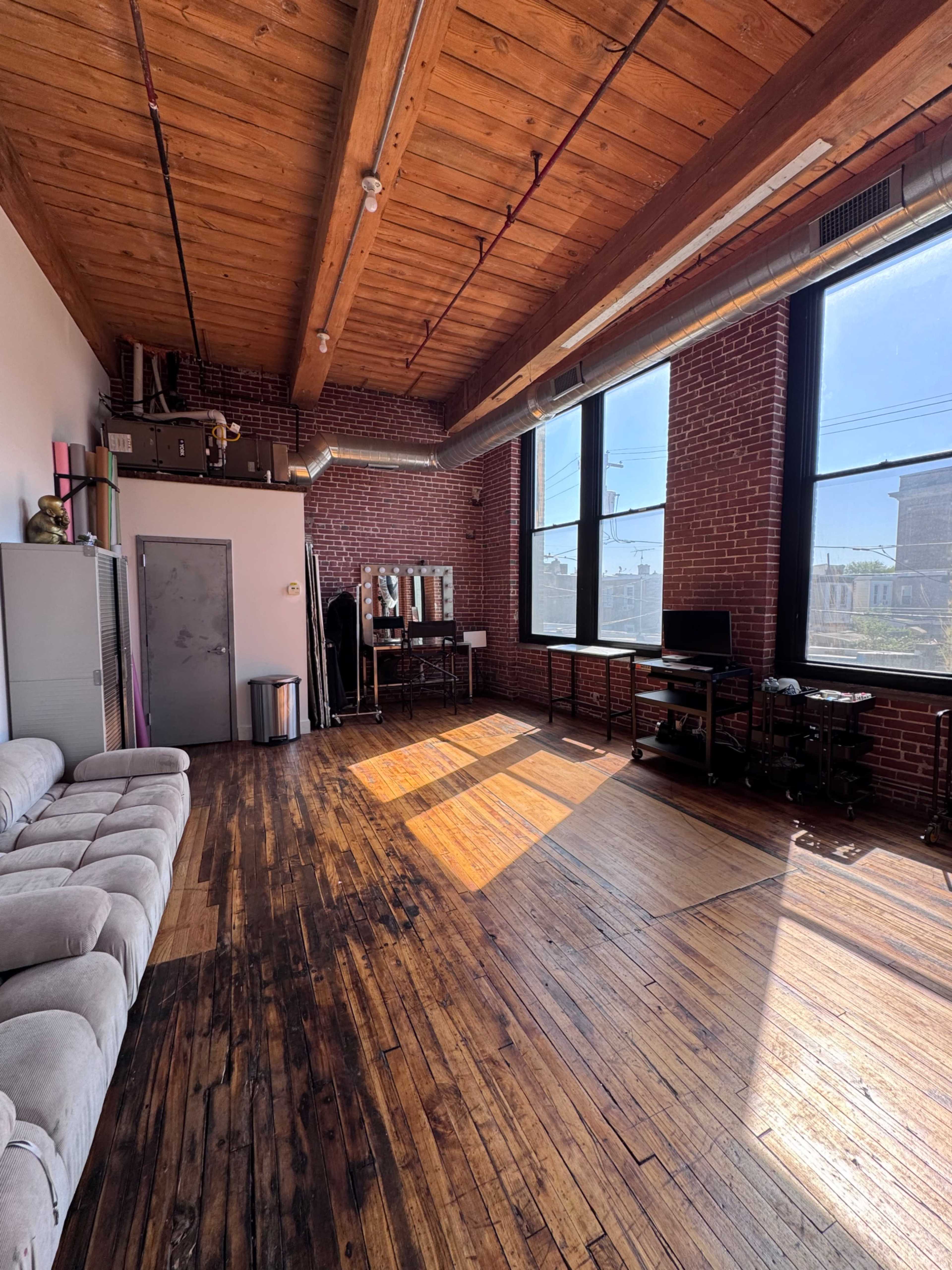 Caviar Studios: Luxury Daylight Loft with Curated Editorial Sets Image in North Philadelphia, Philadelphia, PA