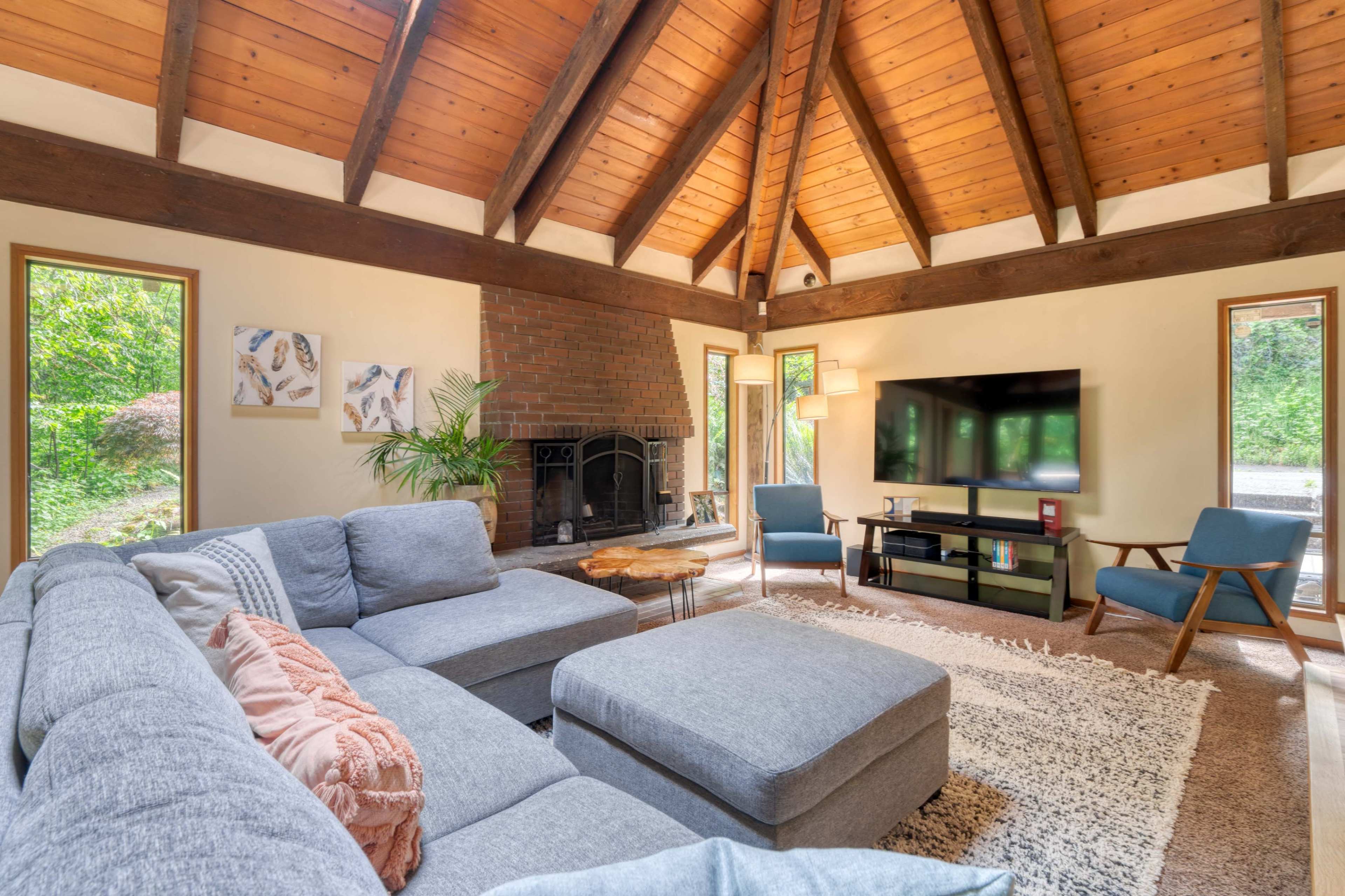 PNW Cabin Retreat – Corporate Off Sites & Creative Shoots Image in , BEAVERTON, OR