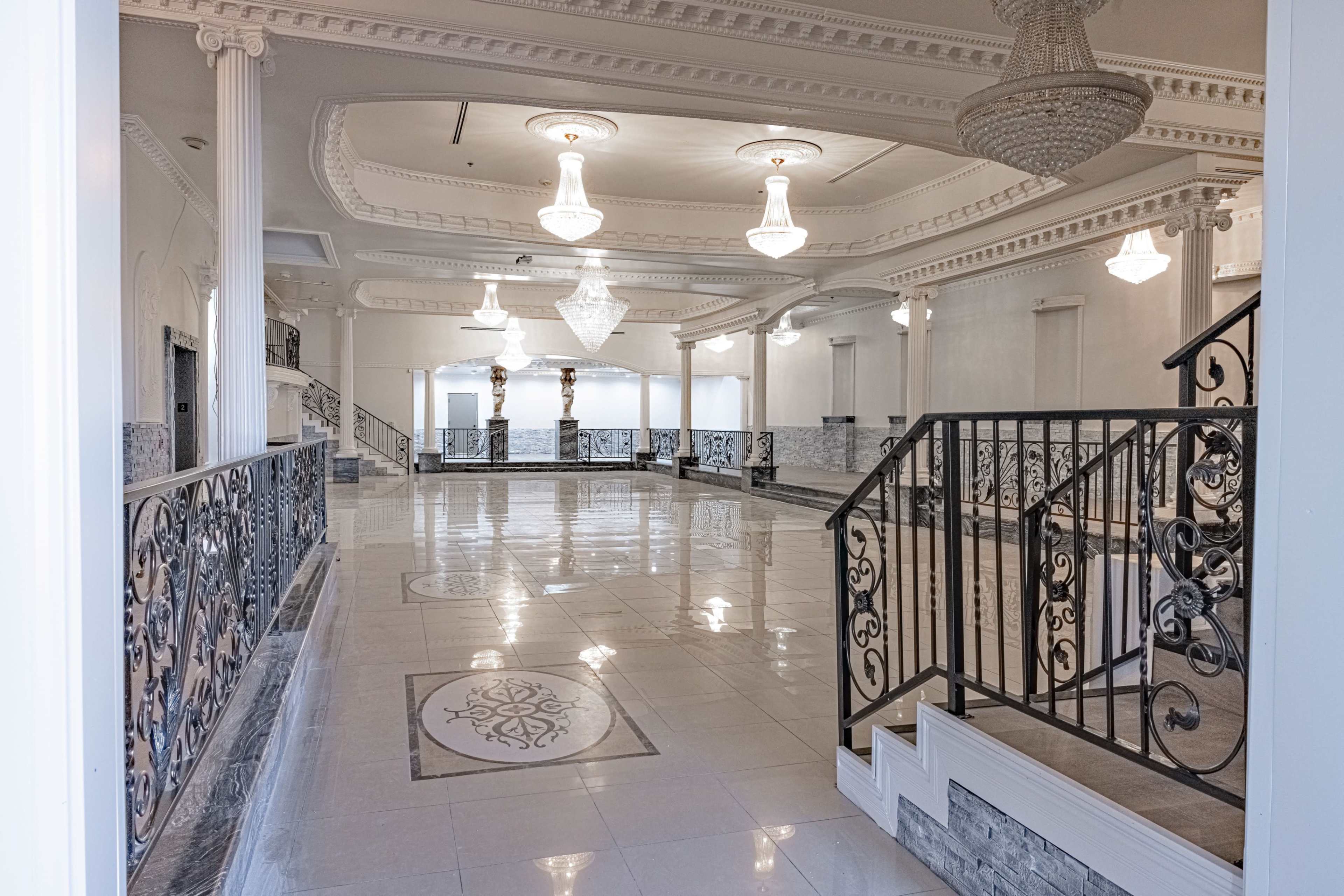 SPACIOUS BANQUET HALL WITH ROAMN EMAPIRE ACCENTS Image in Valley Glen, north hollywood, CA