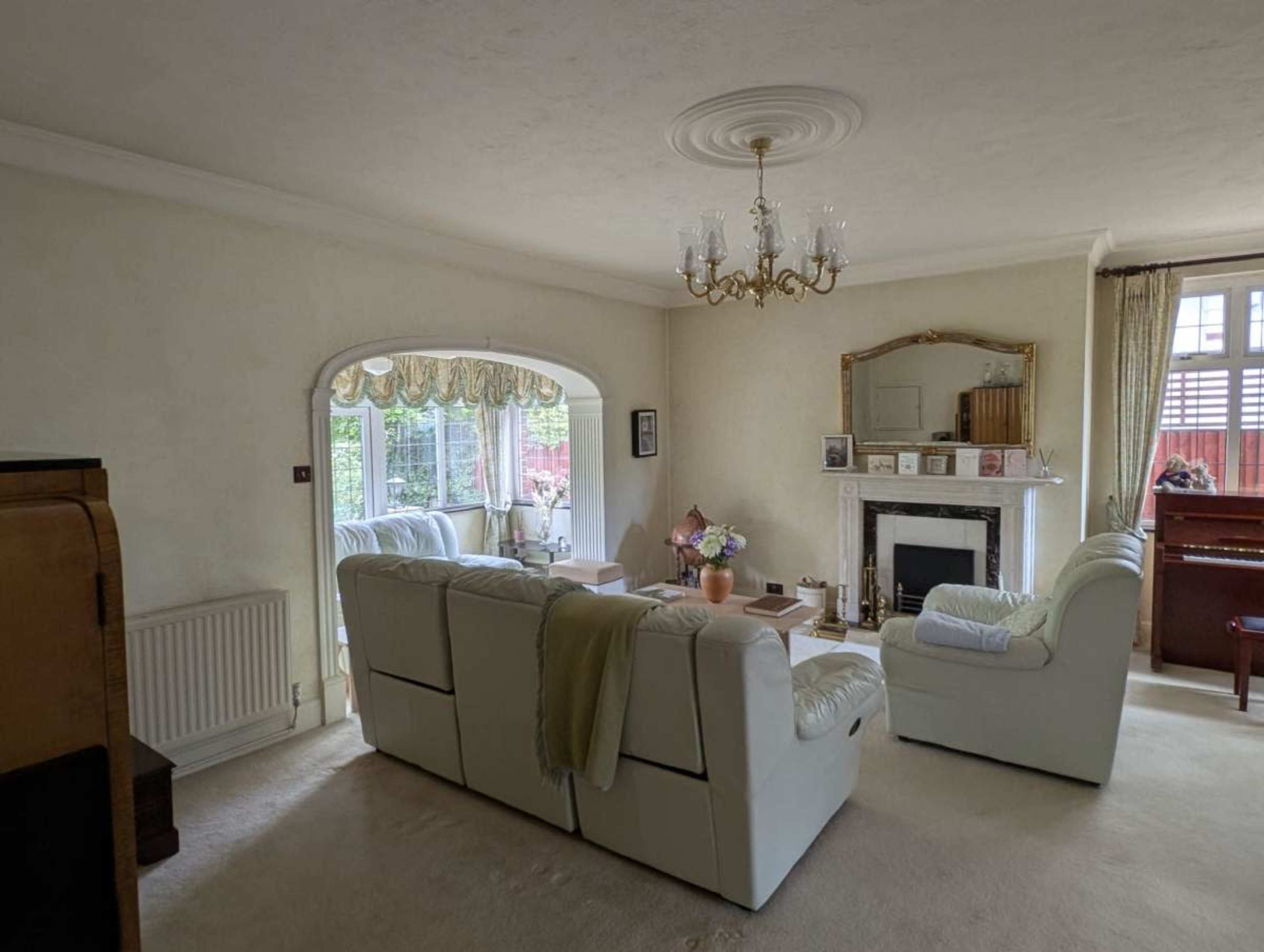 Suburban spacious family home with magical garden Image in Croydon, Croydon, ENG