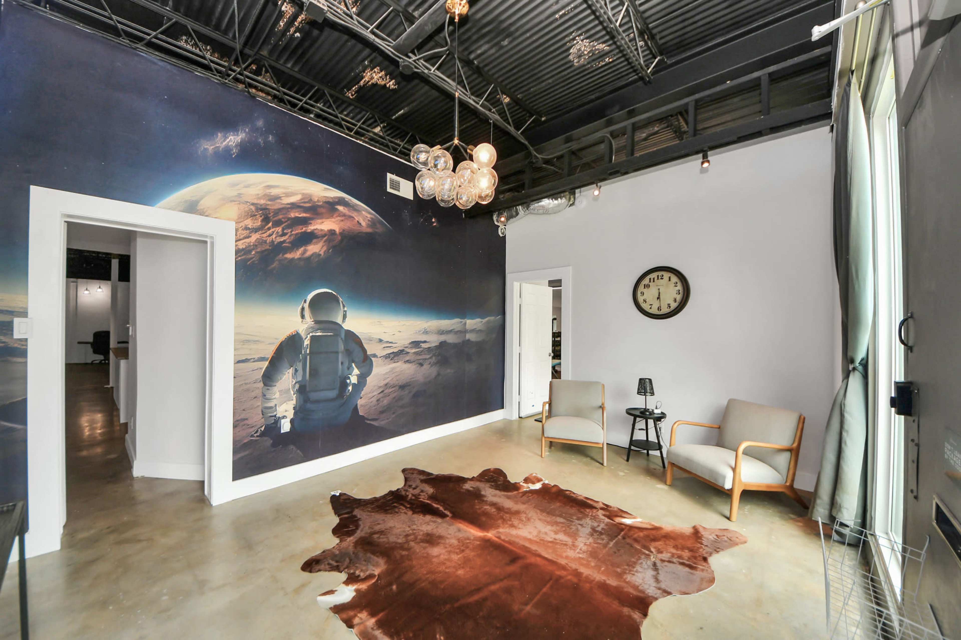 Montrose I Spacious Home I Yard + Gym + Balcony + Ping Pong Image in South Central Houston, houston, TX