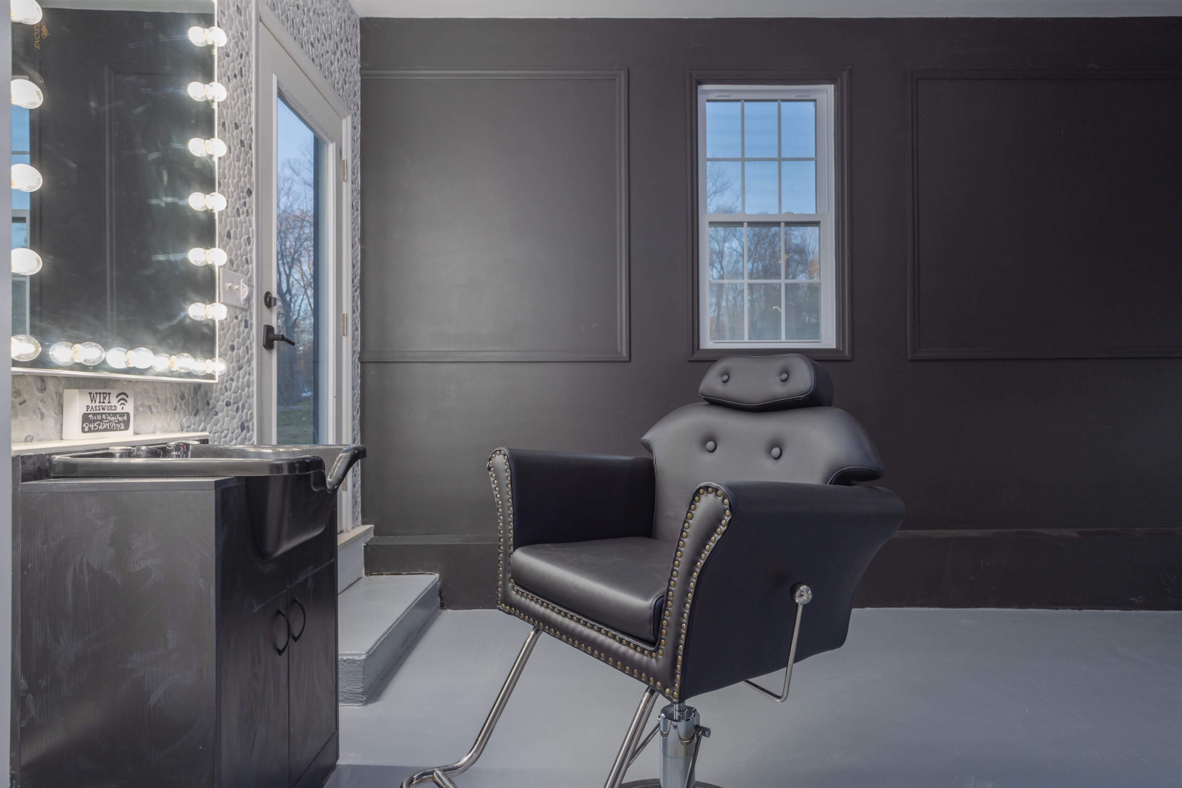 Indoor/Outdoor Creative Space with Natural Light Image in Airmont, Airmont, NY