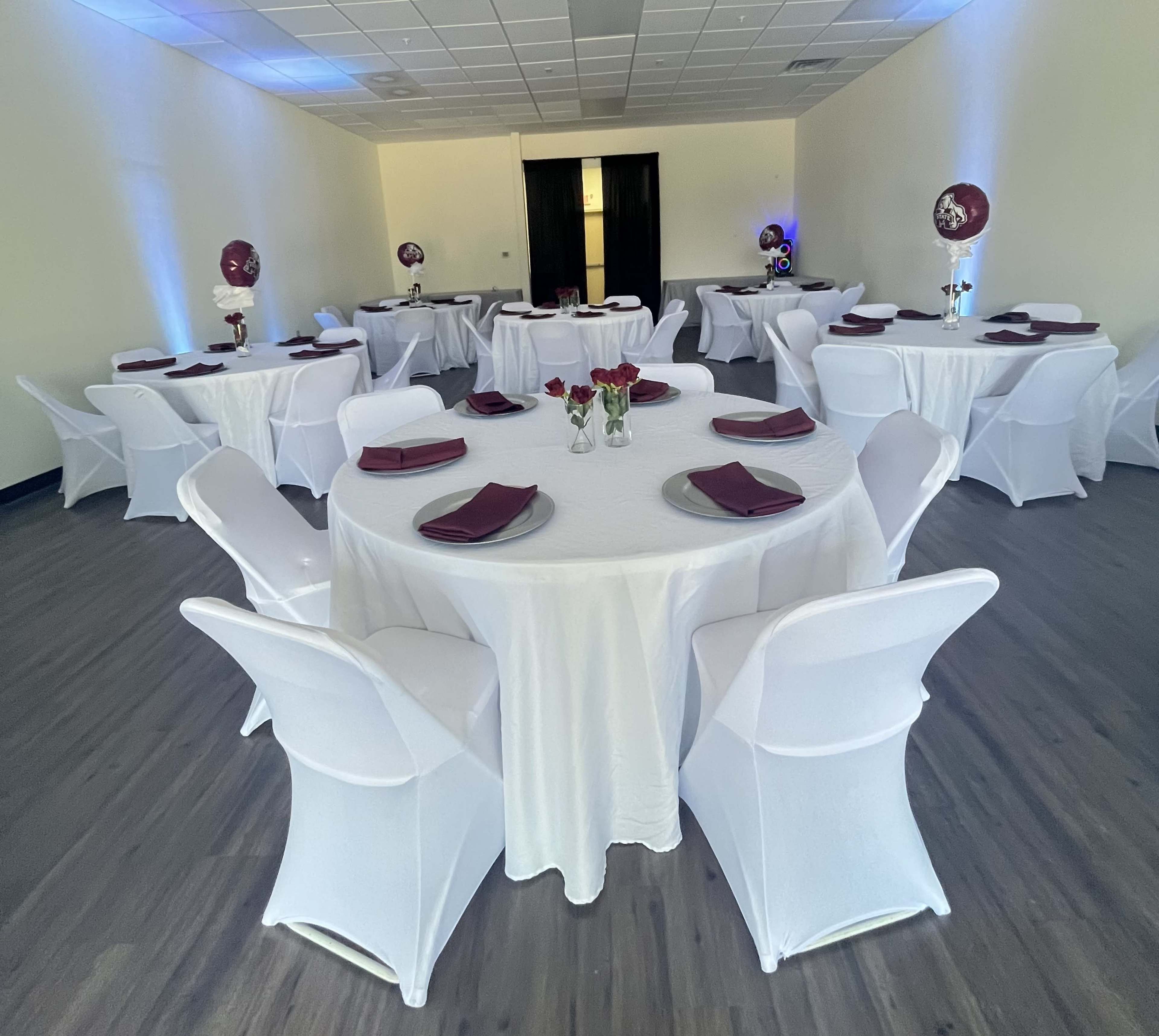 Open Space, tables, chairs, parties, weddings, pop-up shops, fitness classes, church service Image in Cordova, Cordova, TN