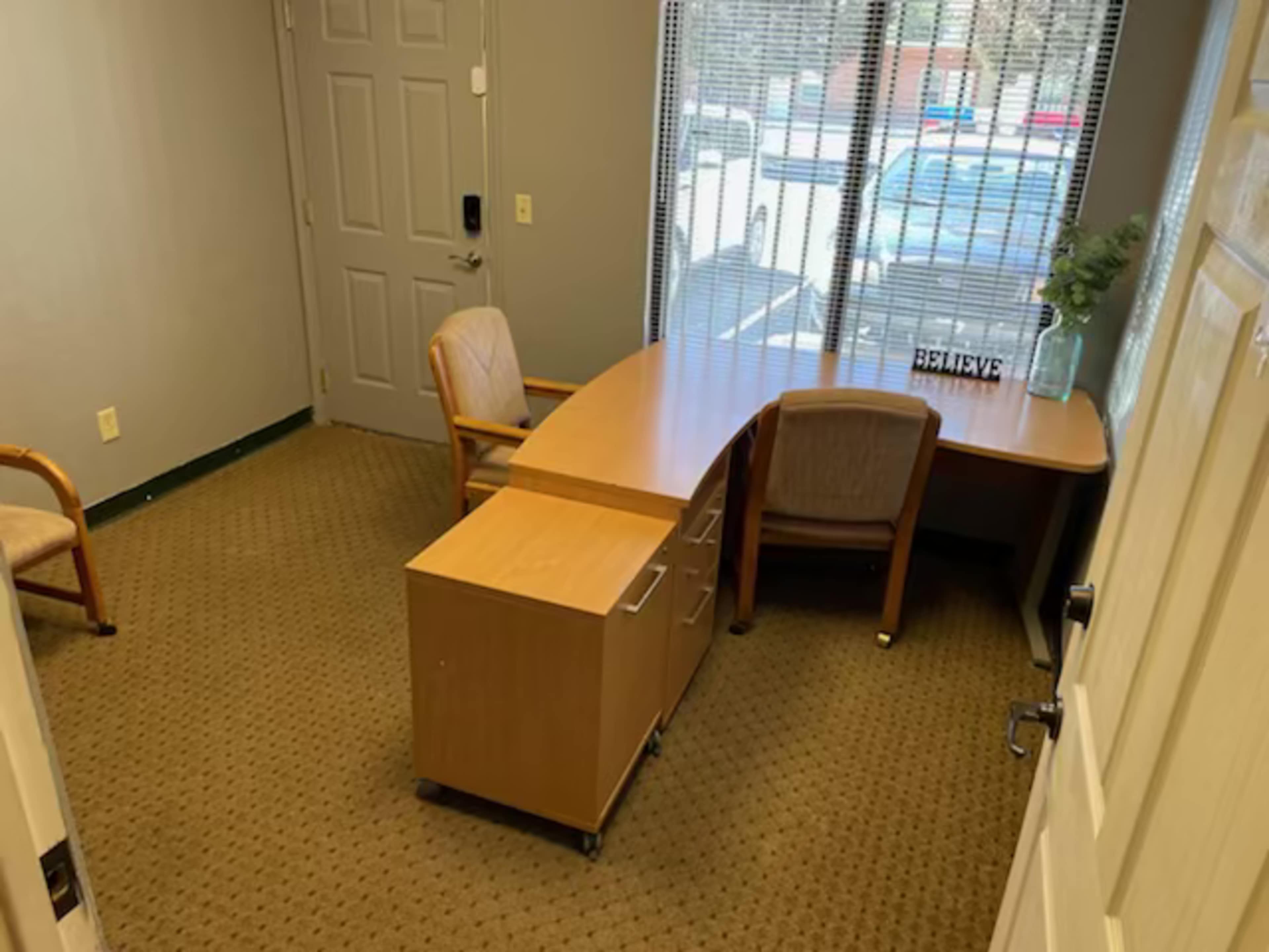 Cheerful Nob Hill rental work spaces /hour or /day with shared amenities Image in Highland Business, Albuquerque, NM