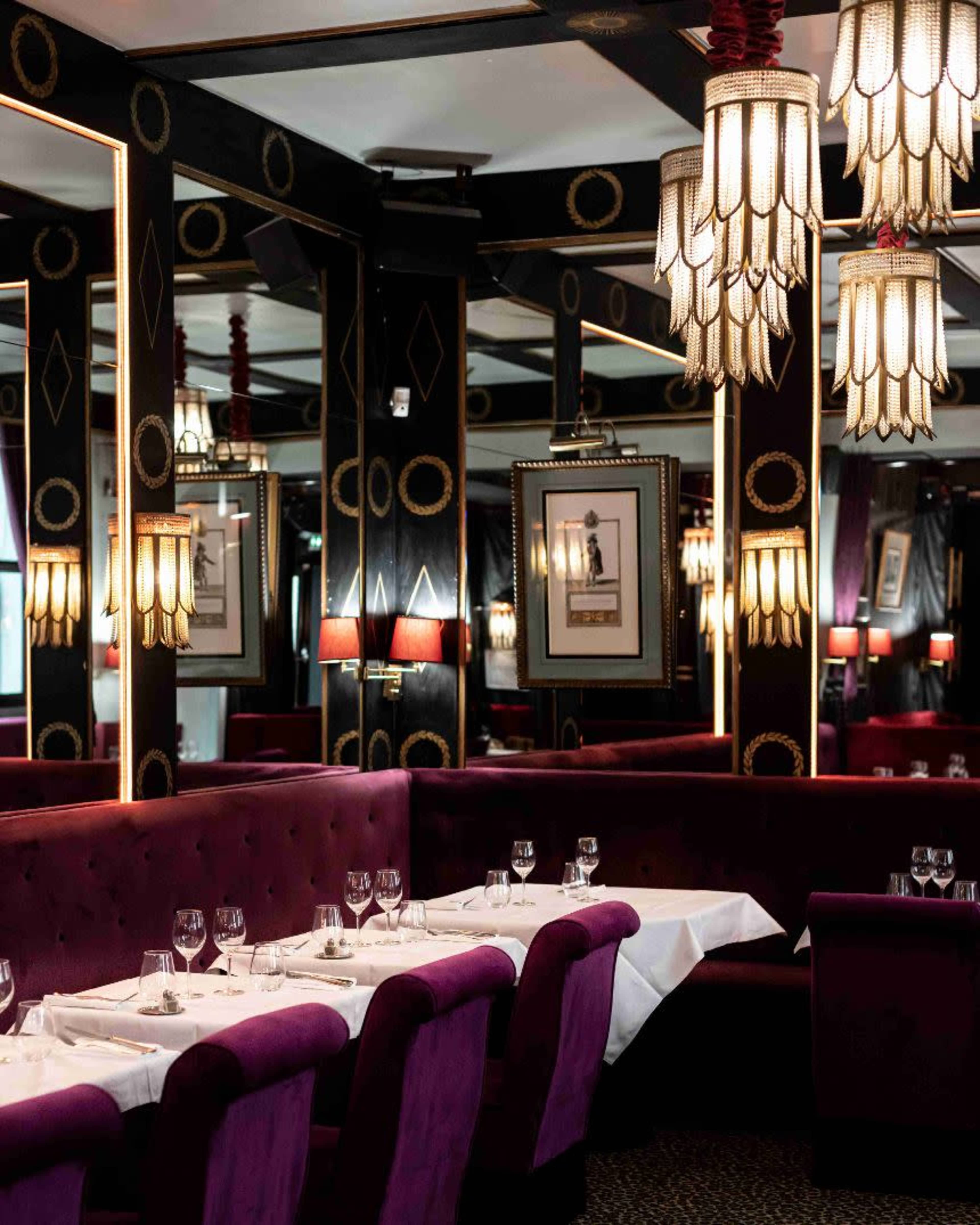 Restaurant, bar , lounge, salle de fête à deux pas des champs élysees Image in Saint-Philippe-du-Roule, Paris, 