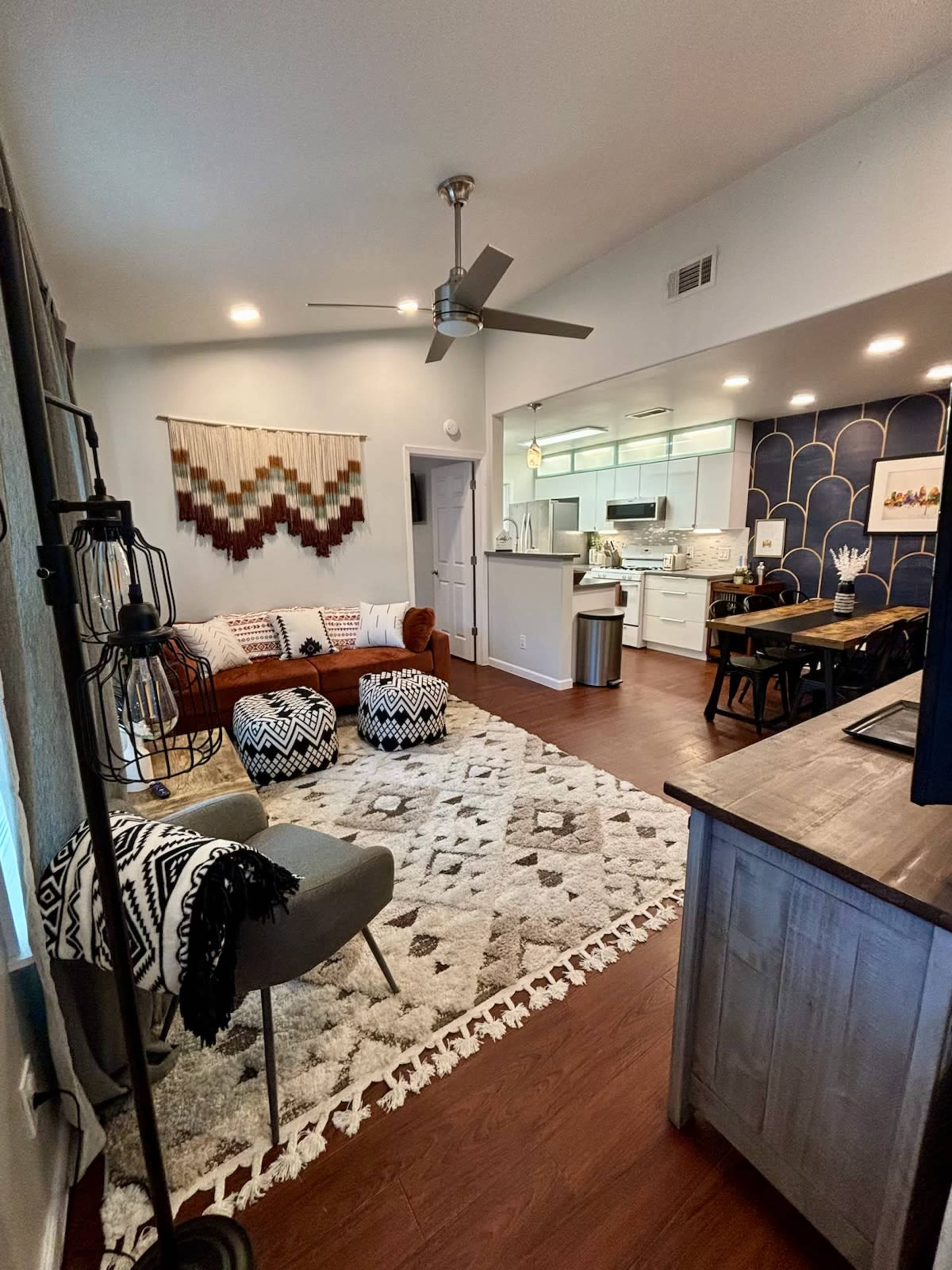 Modern Southwest Open Floorplan Duplex with Outdoor Entertainment space and proximity to Shopping/Restaurants/Nightlife Image in South Lamar, Austin, TX
