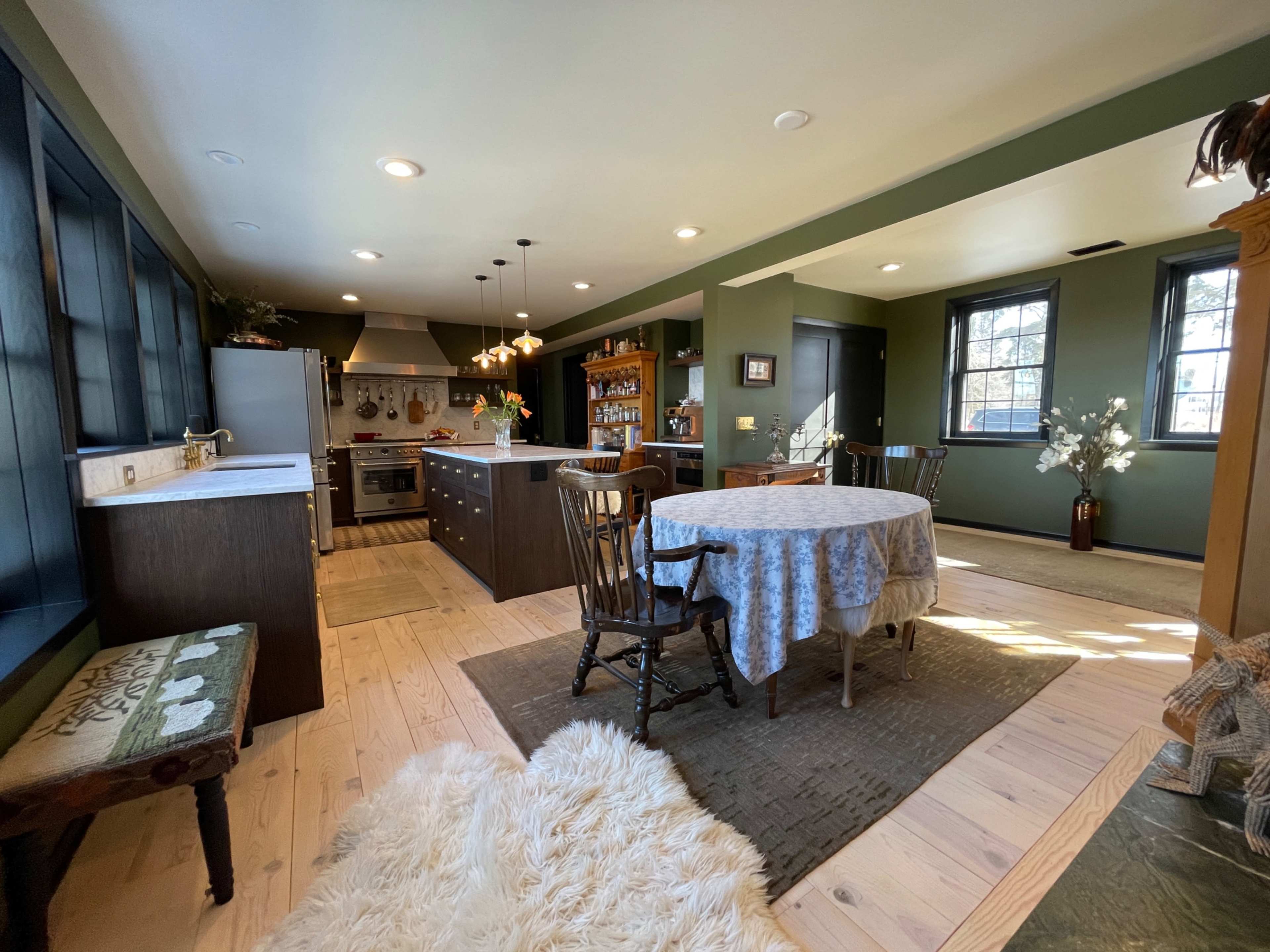 The Woodland Lounge Image in Chanhassen, Excelsior, MN