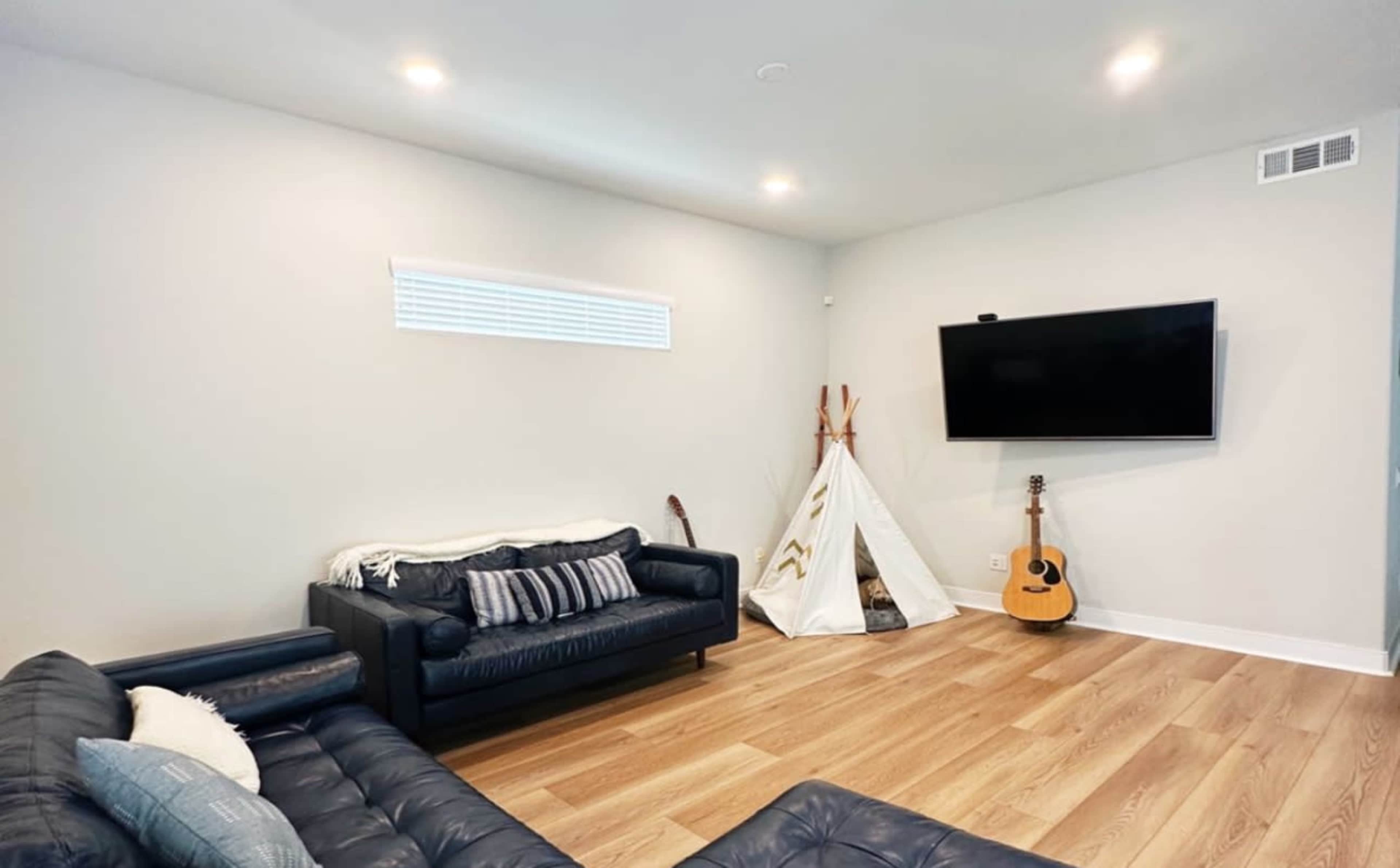 Suburban Modern Home with beautiful open kitchen Image in , Valencia, CA