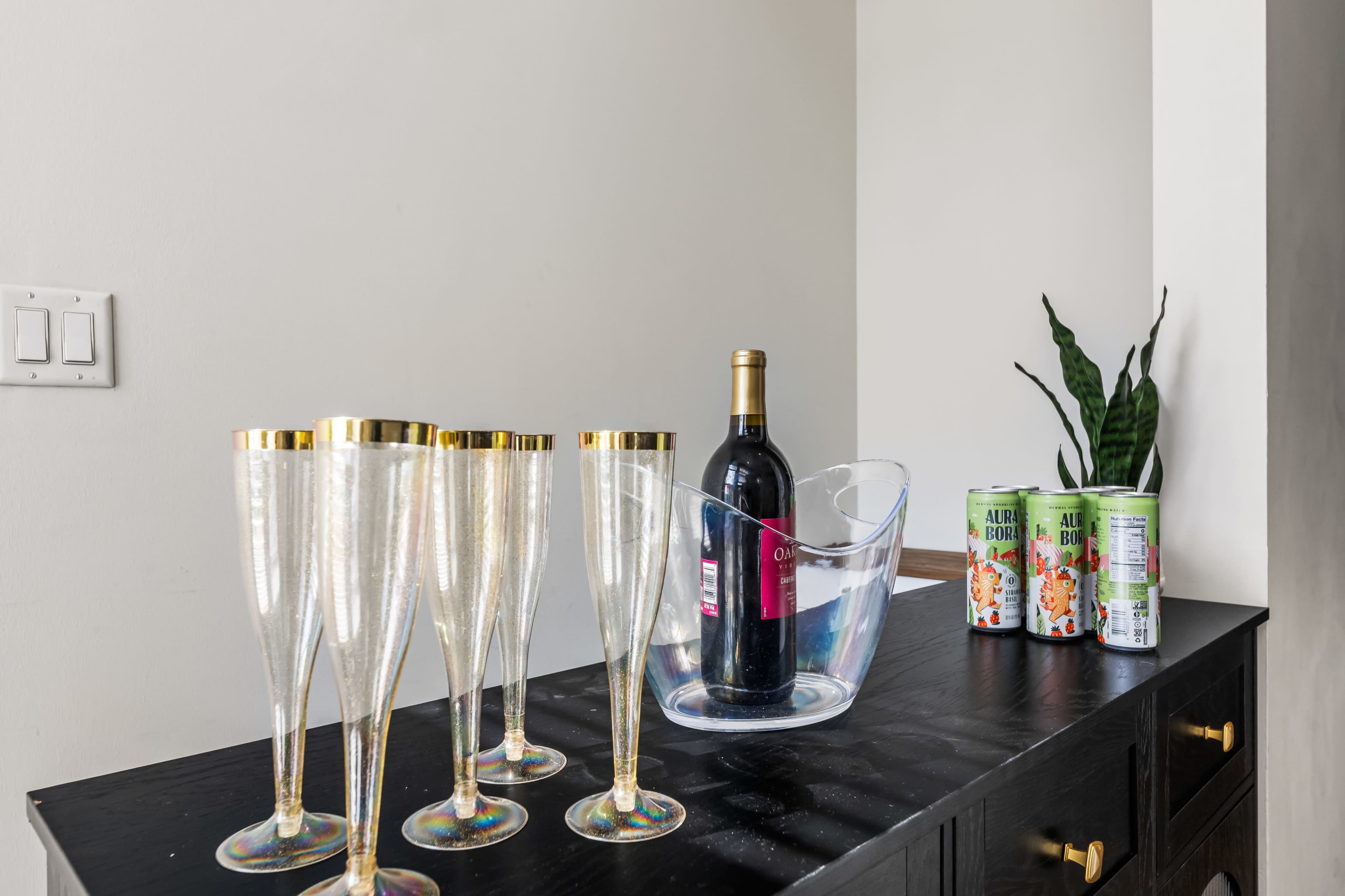 Stylish DTLA Loft with Full Kitchen – Ideal for Networking, Private Dinners, Baby/Bridal Showers & More Image in Central LA, los angeles, CA