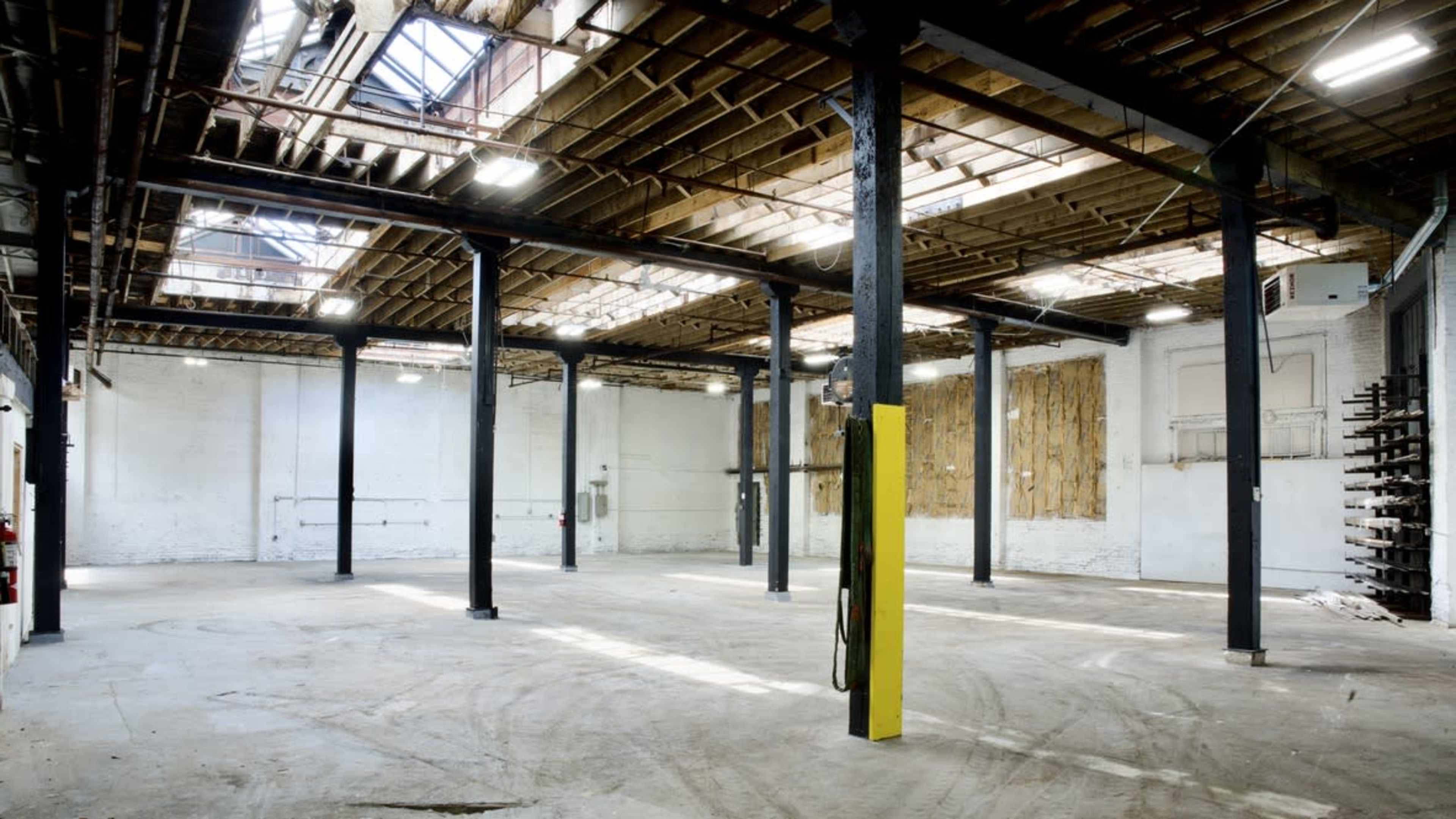 West Side Industrial Light Image in Humboldt Park, Chicago, IL