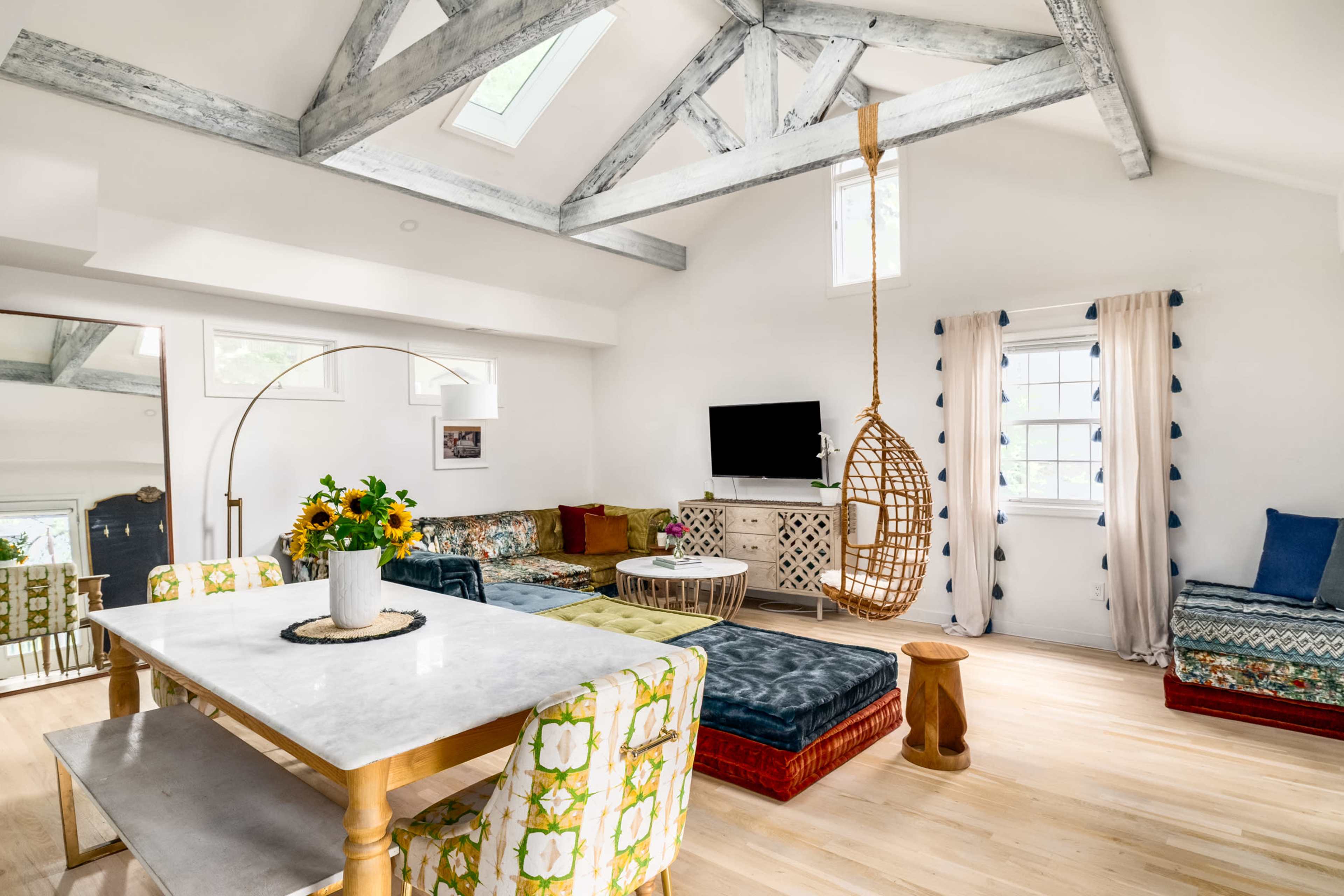 Penthouse Lux | Stocked Furnished Rental Apartment Steps from Piedmont ...