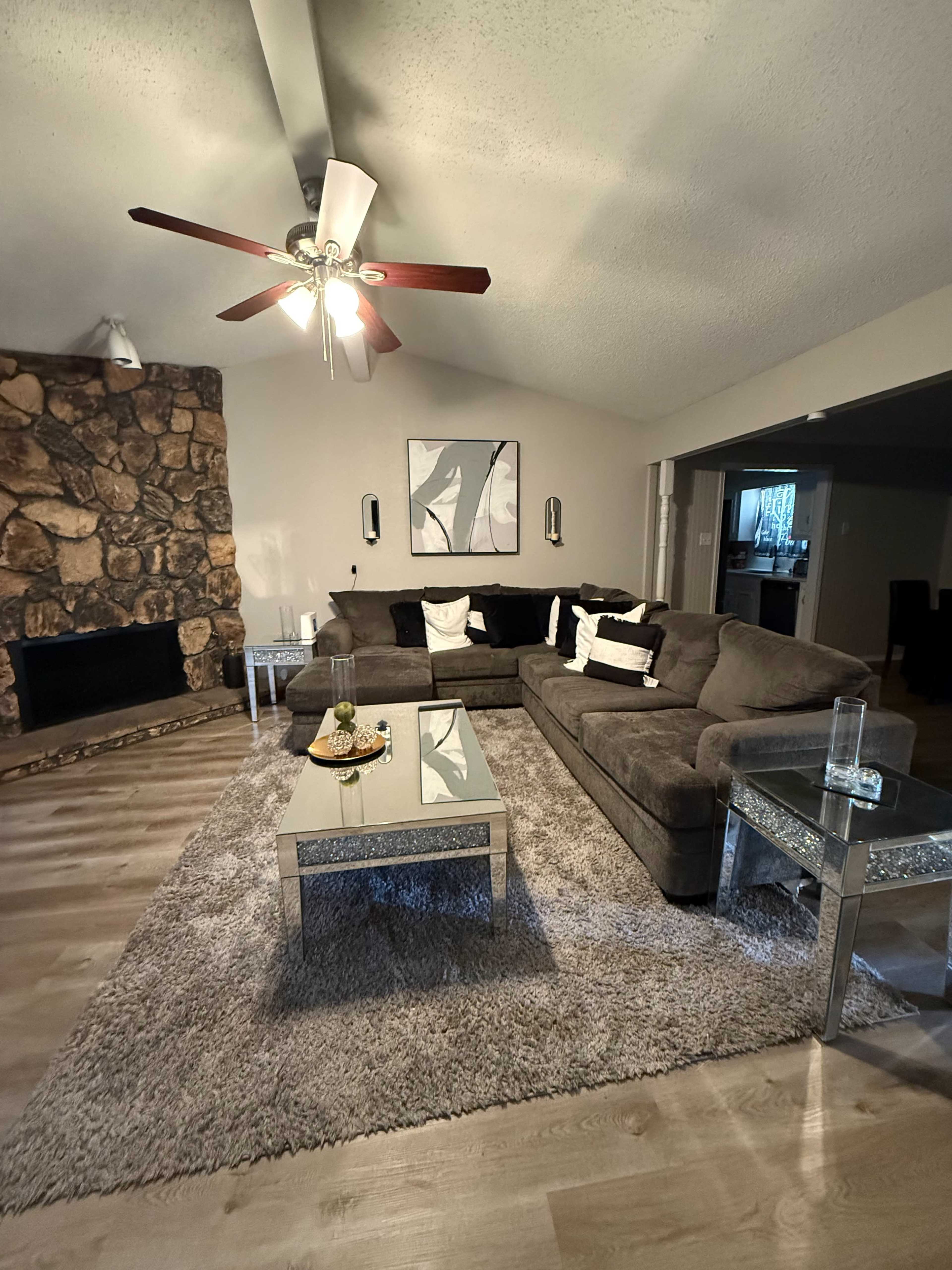 "Charming & Elegant 3 bedroom house in Desoto" Image in DeSoto, Desoto, TX