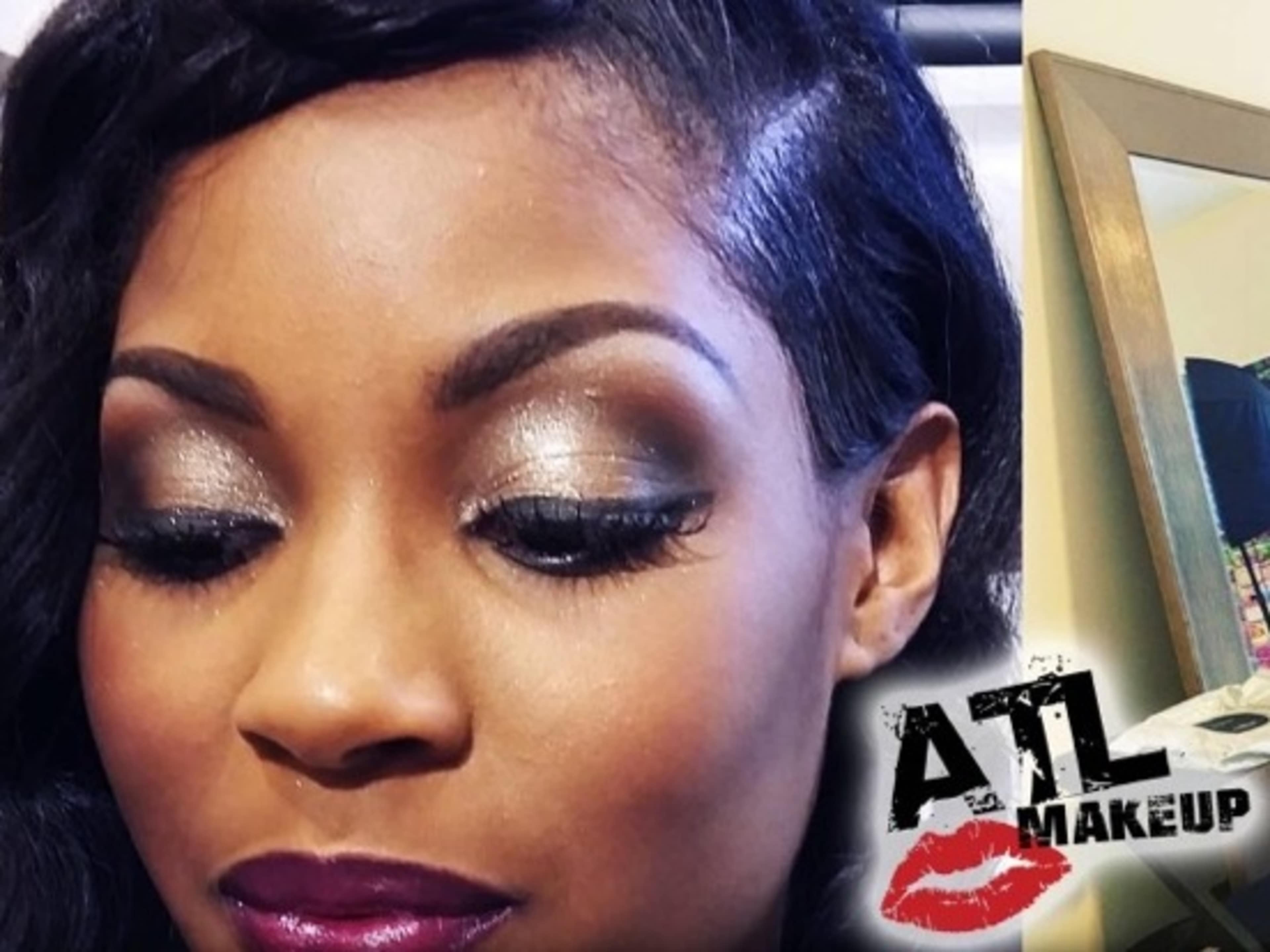 GLAM MAKEUP APPLICATION 