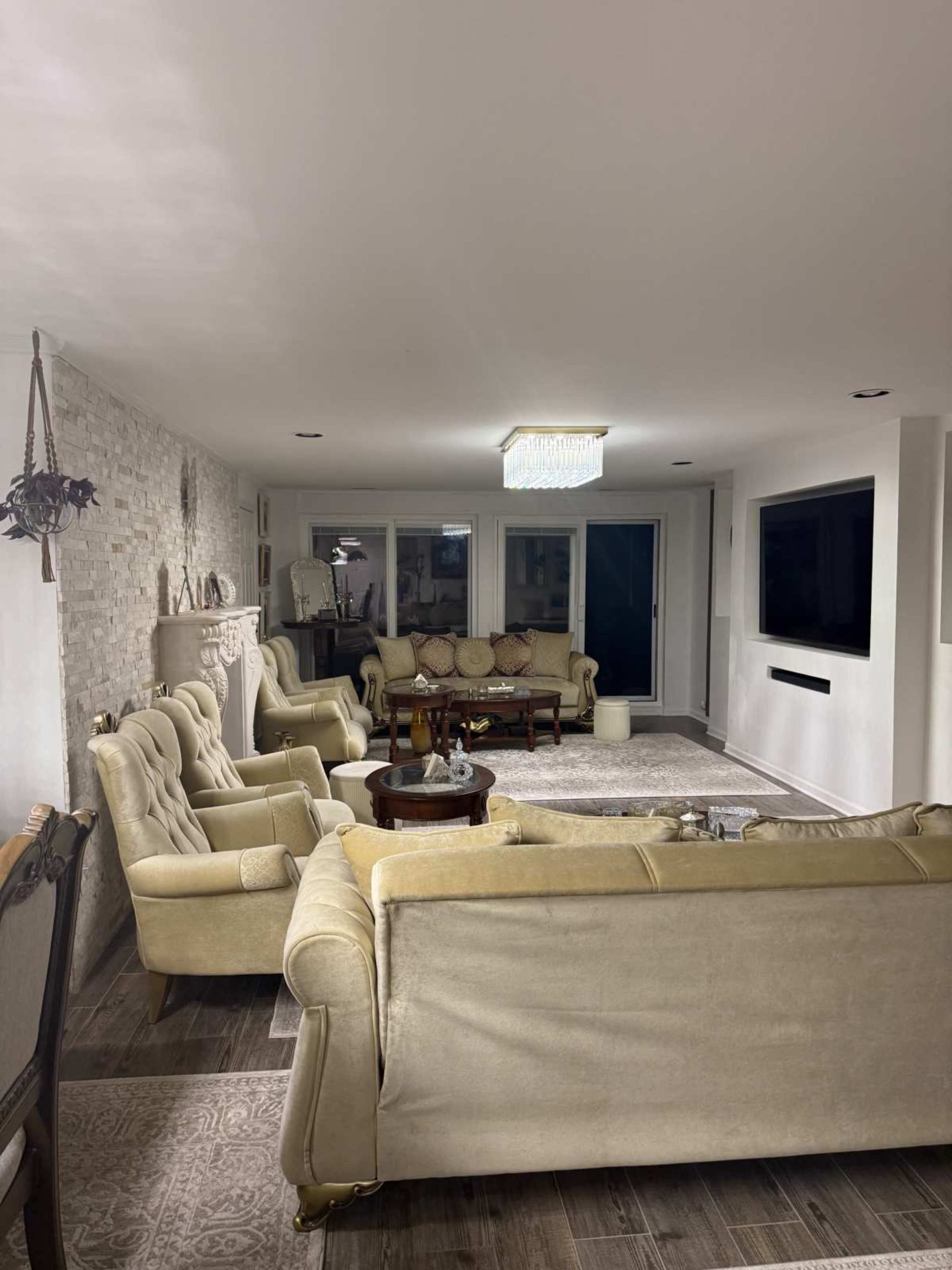 Charming Country Stay Surrounded by Jungle, Steps from a Lake Image in New Trier Township, northfield, IL