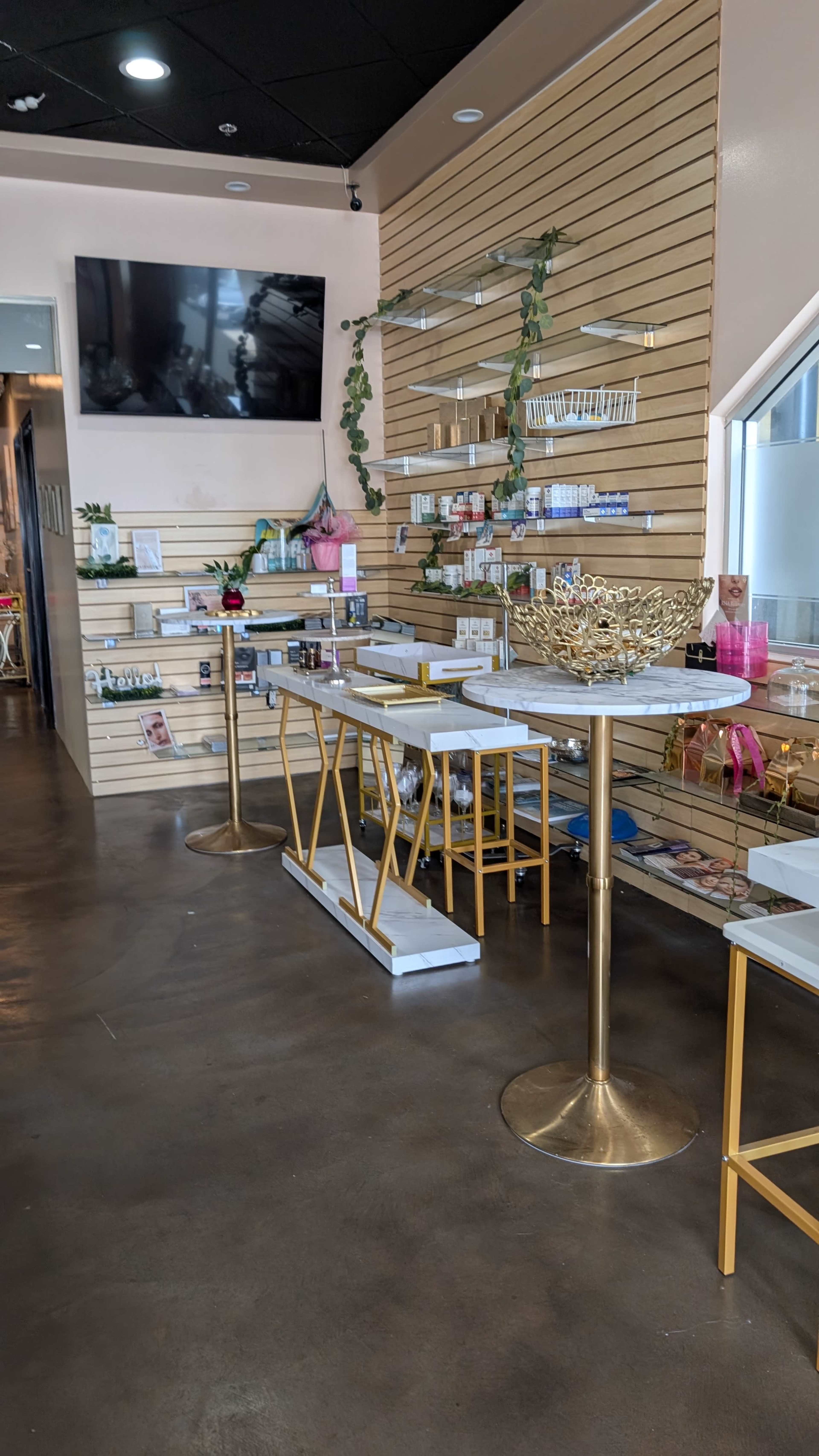 Downtown Main Street Huntington Beach CA  retail sales space good for events or Pop up space small business Image in Huntington Beach, Huntington Beach, CA