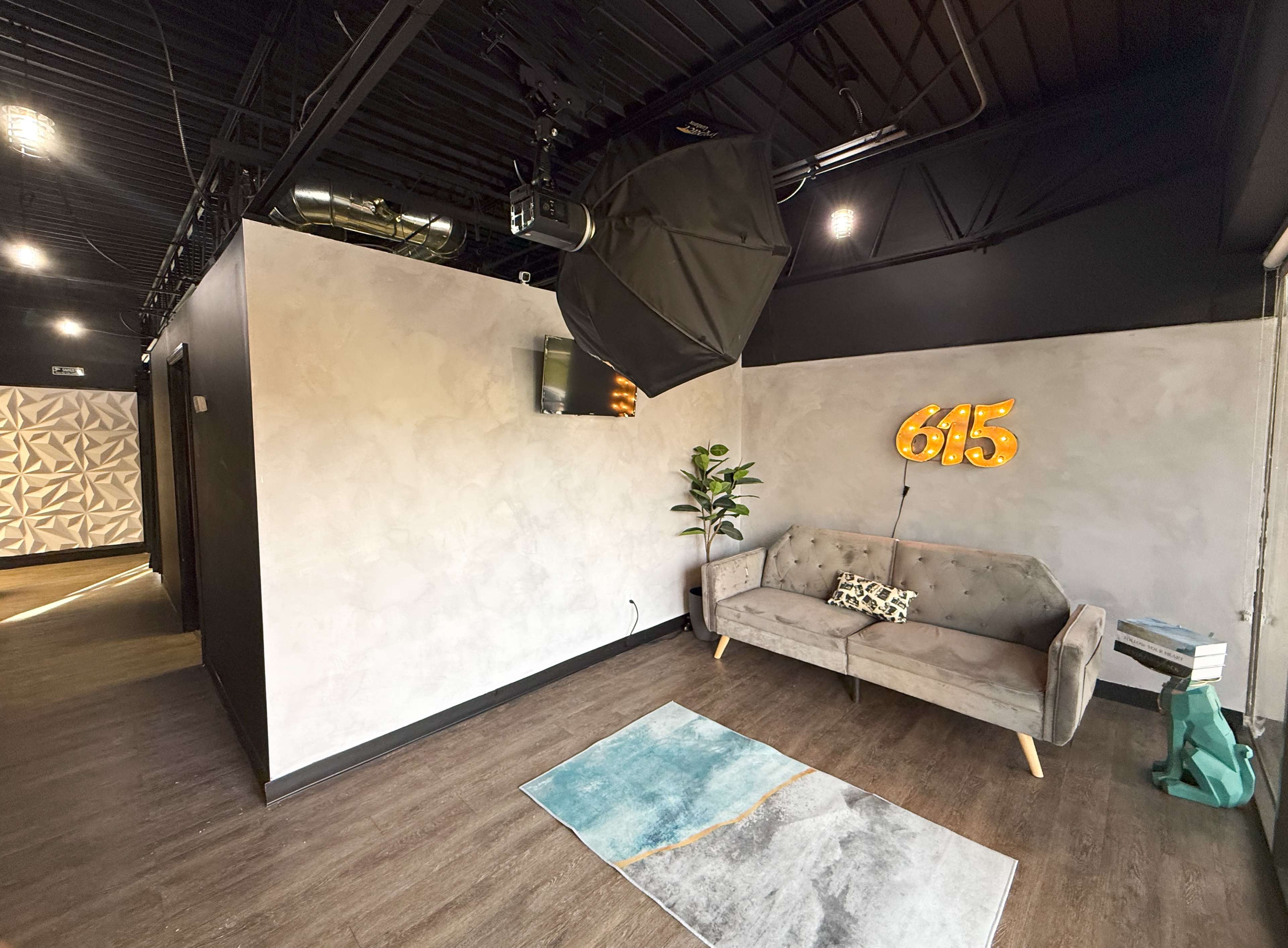 Versatile, Industrial-style Video/Photo/Media Studio in 20 minutes from Downtown Nashville. Image in Hendersonville, Hendersonville, TN