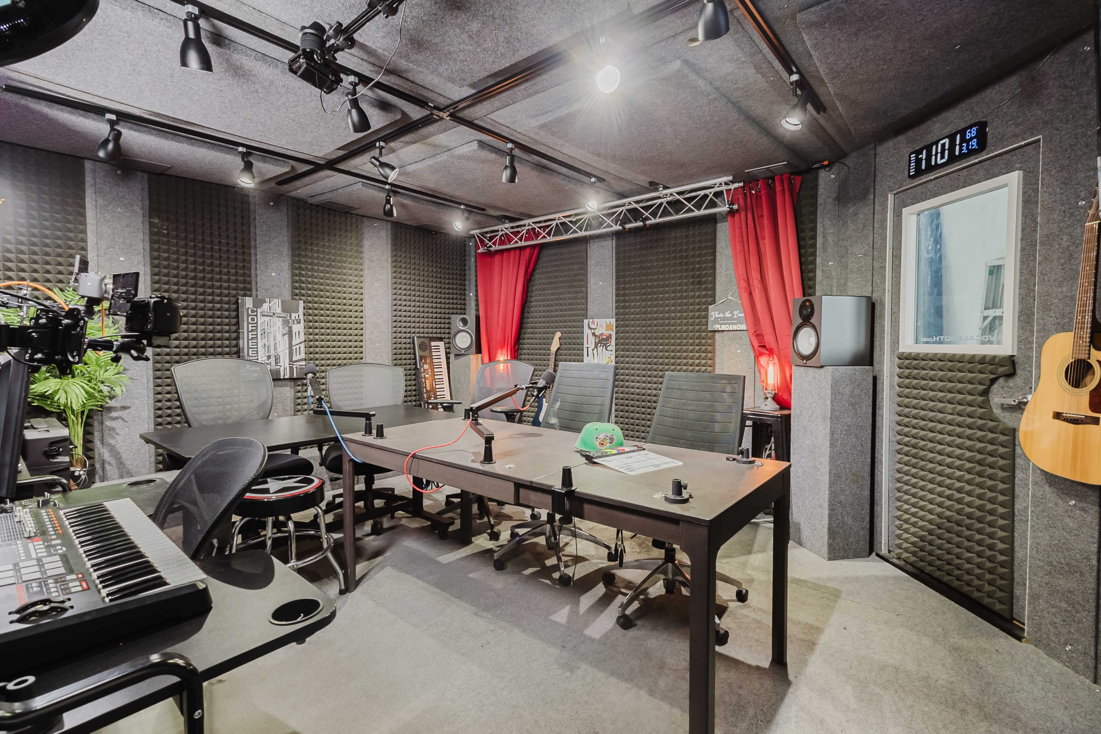 The BlahBlah Lab - Natural Light Photo/Podcast Studio Image in Central Ward, Newark, NJ