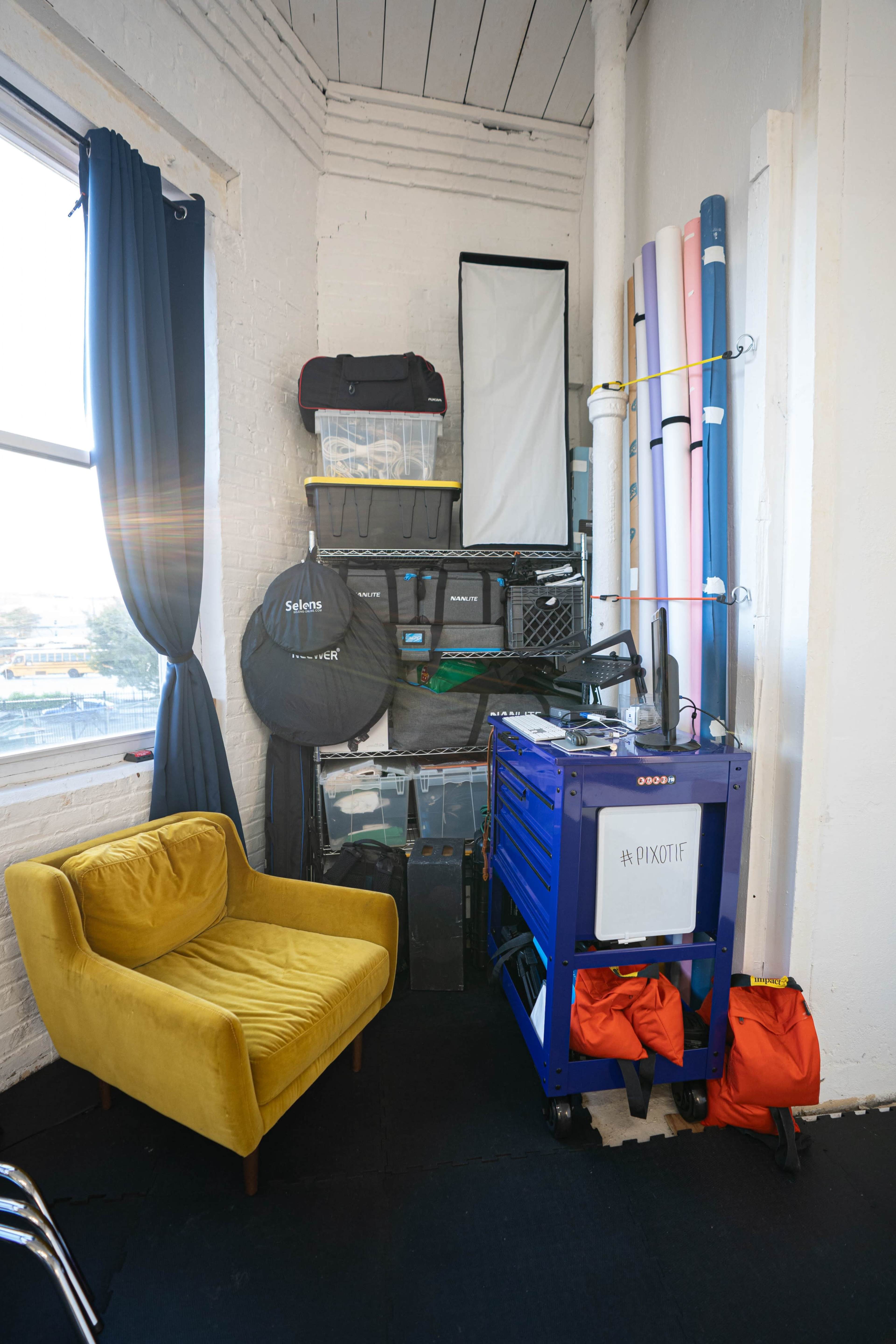 The BlahBlah Lab - Natural Light Photo/Podcast Studio Image in Central Ward, Newark, NJ