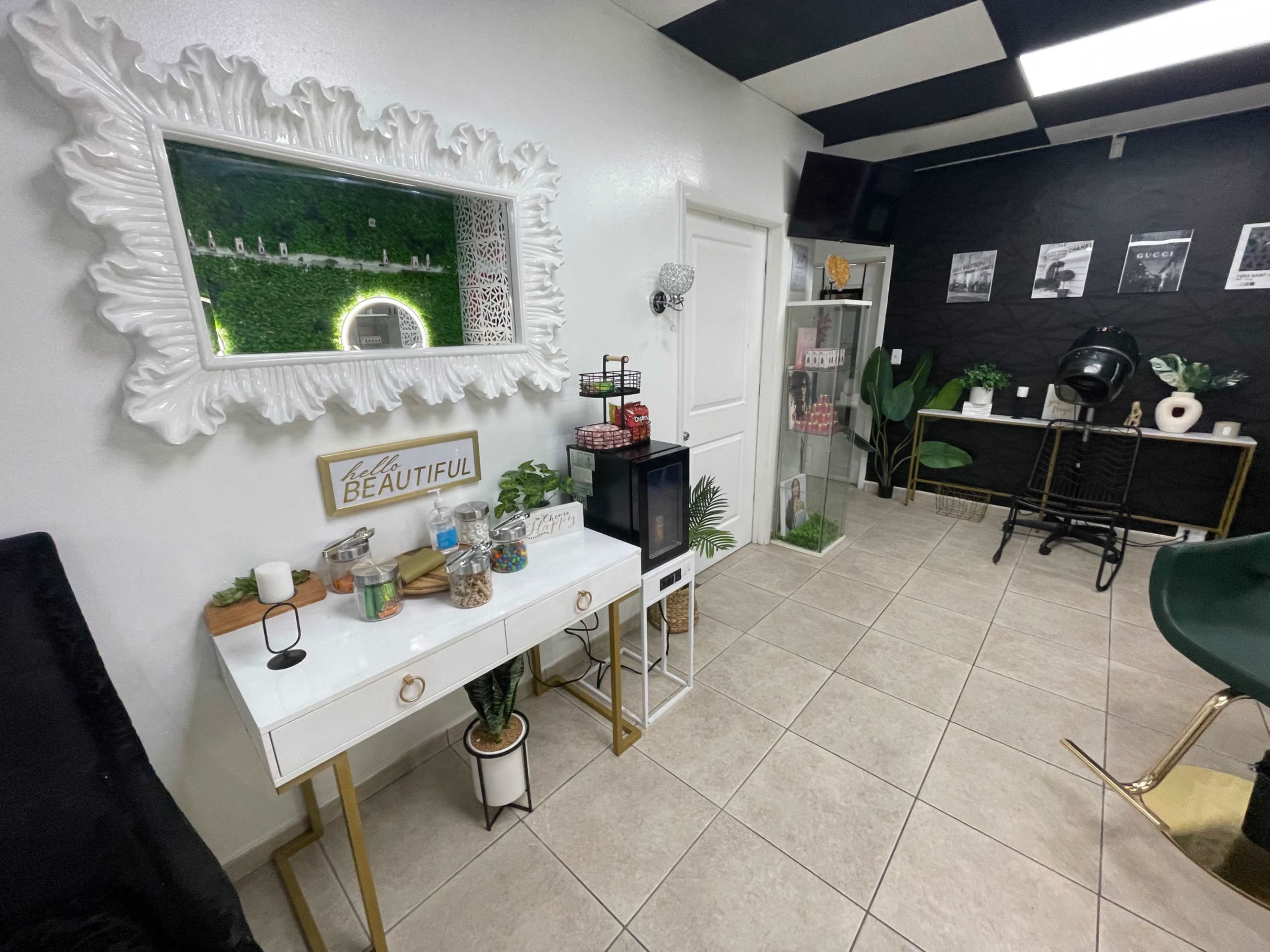 Chic Beauty Market Image in , Orlando, FL