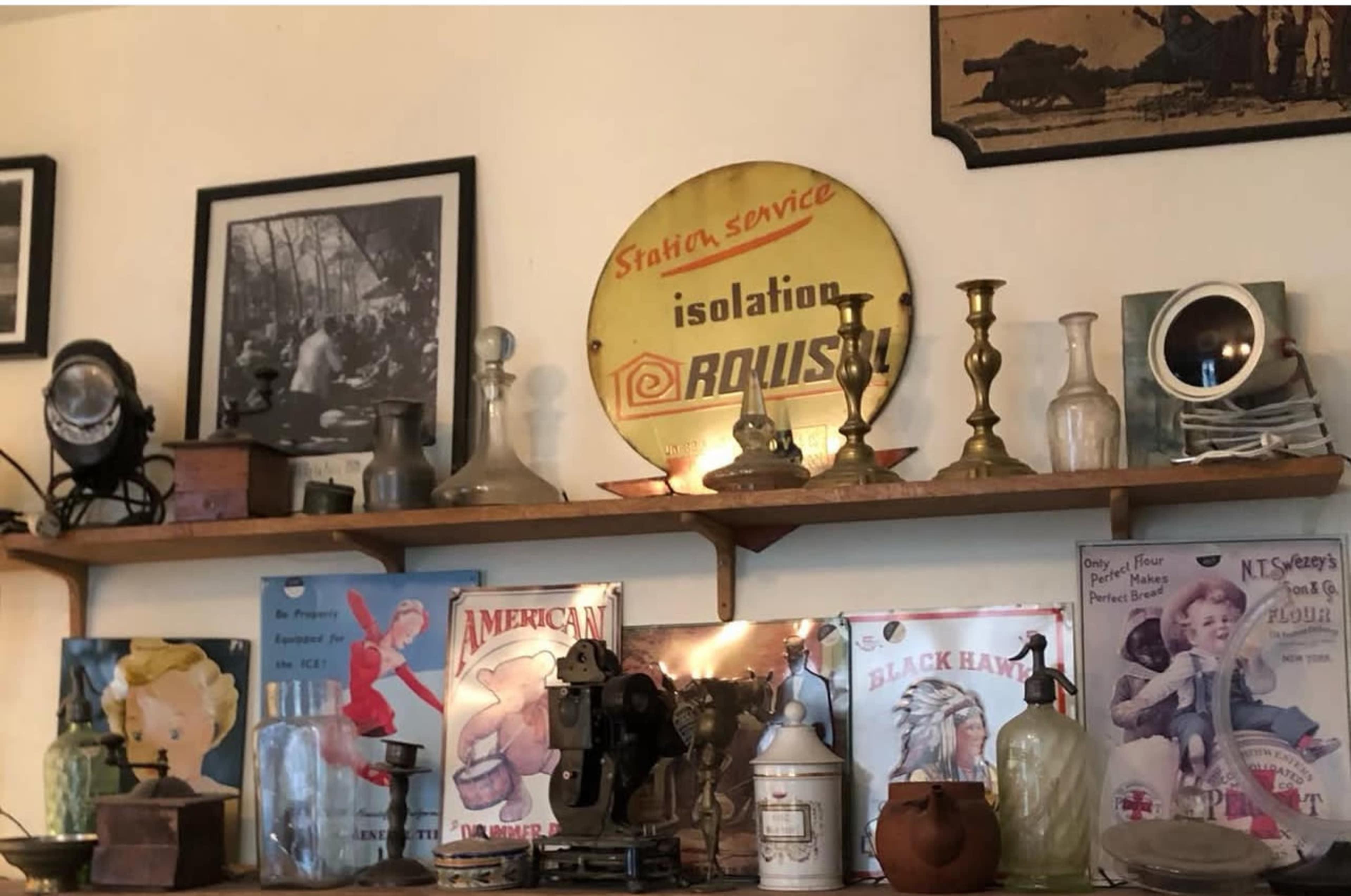 Bar brocante , déco vintage Image in Batignolles, Paris