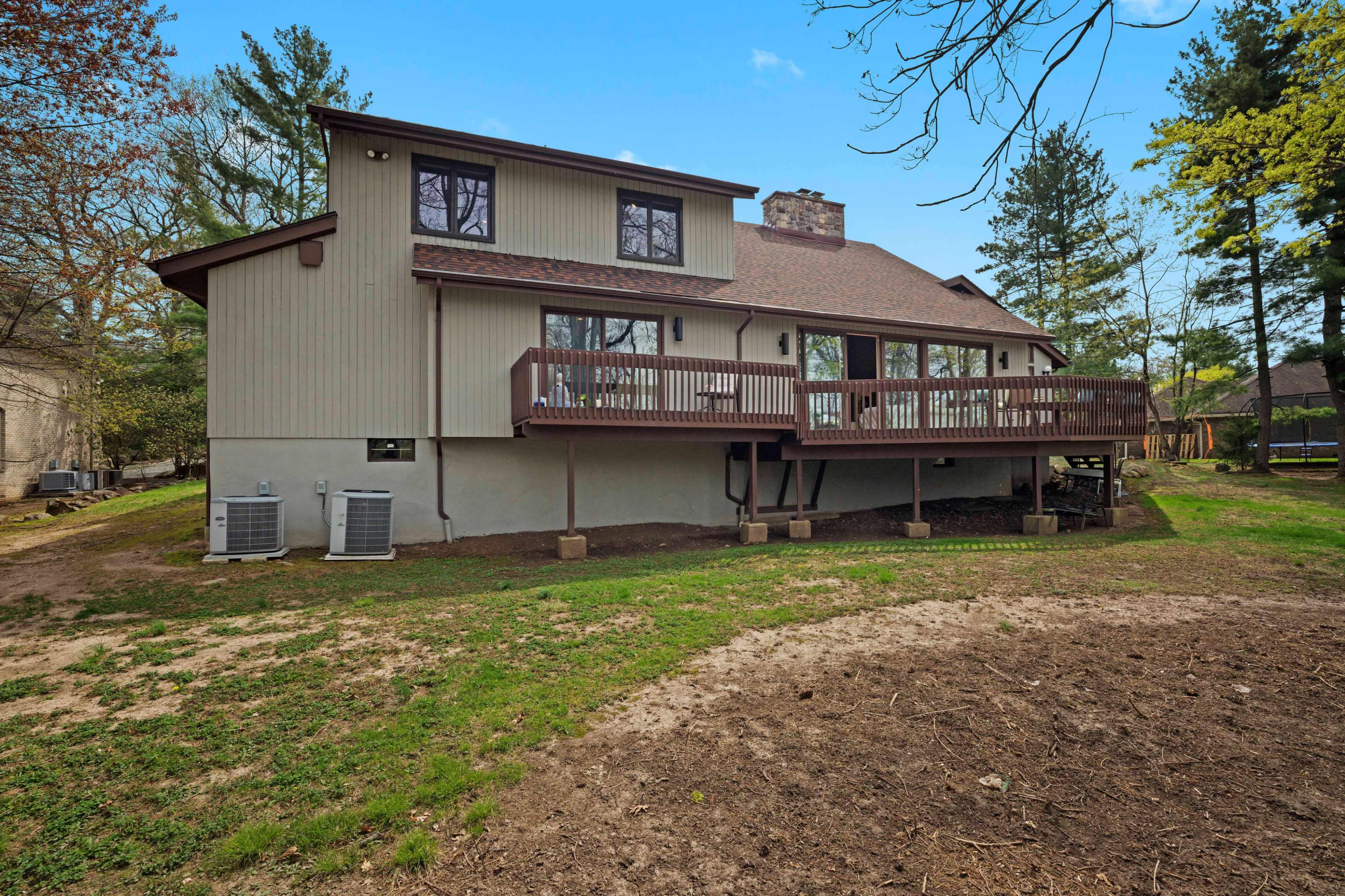 Dramatic Soaring ceilings House with lush grounds Image in Livingston, Livingston, NJ