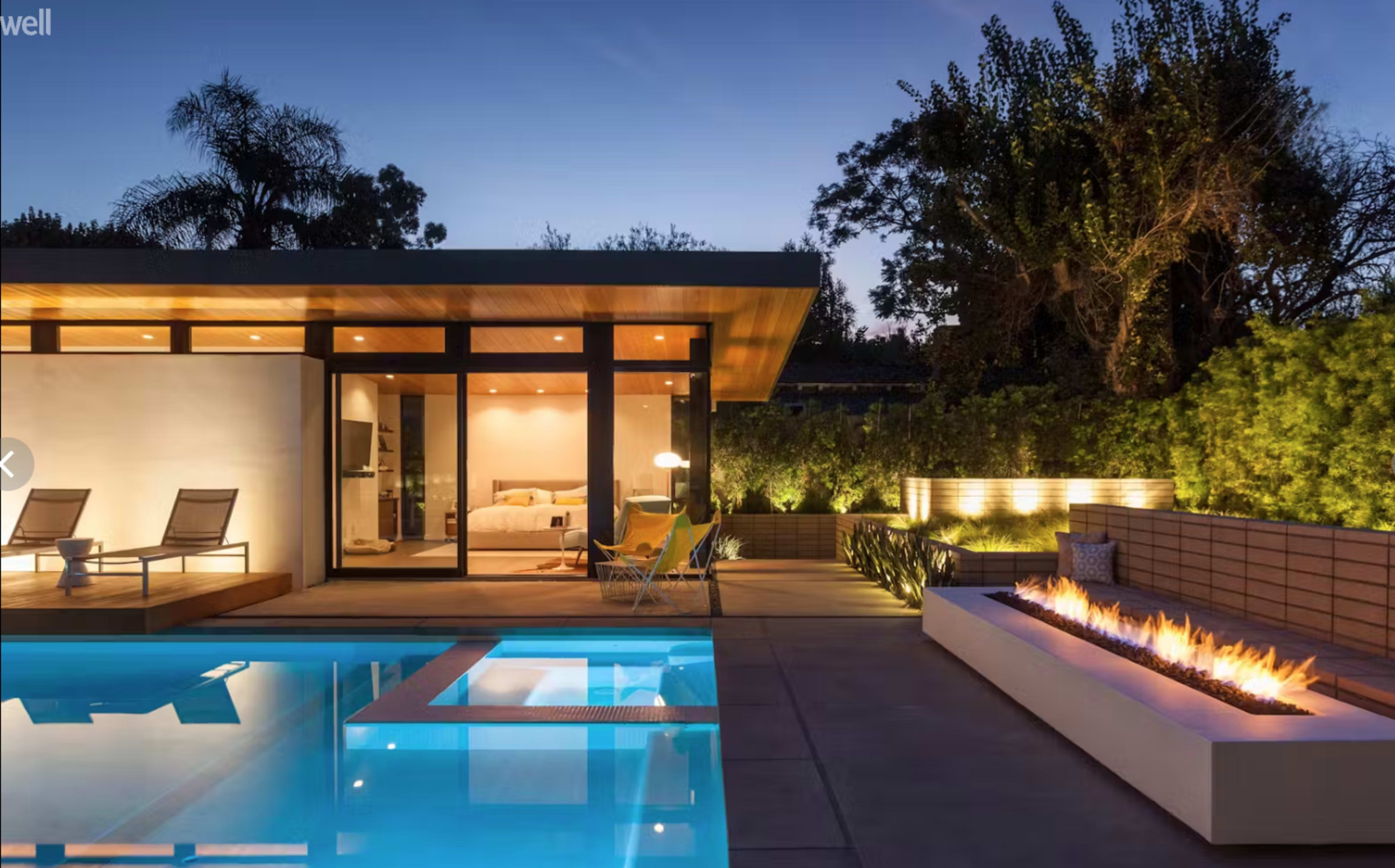 ELEVATED MODERN HOME with incredible resort like backyard Image in Park Estates, long beach, CA