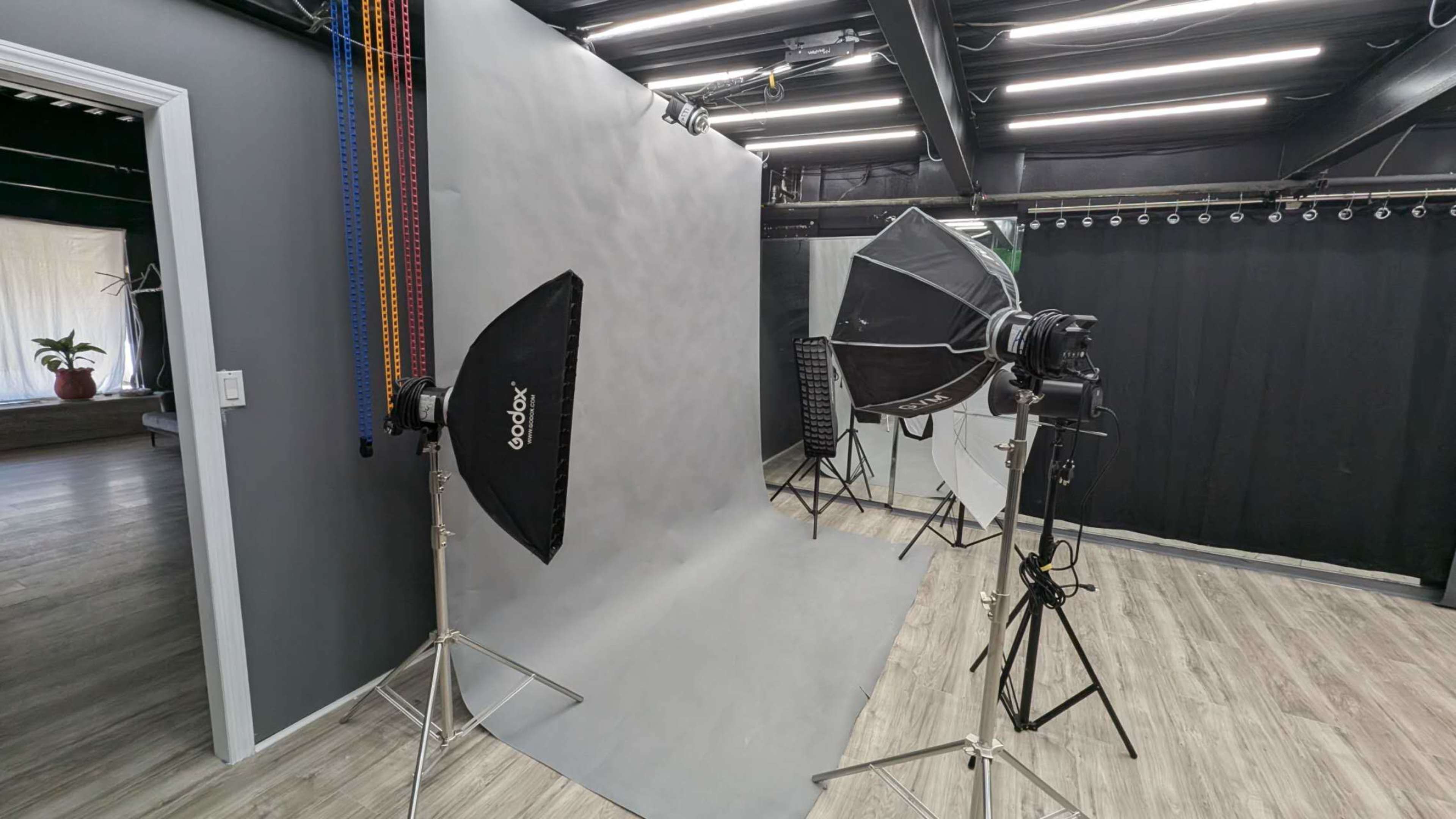 Queens largest photo studio with professional flash light Image in Murray Hill, FLUSHING, NY
