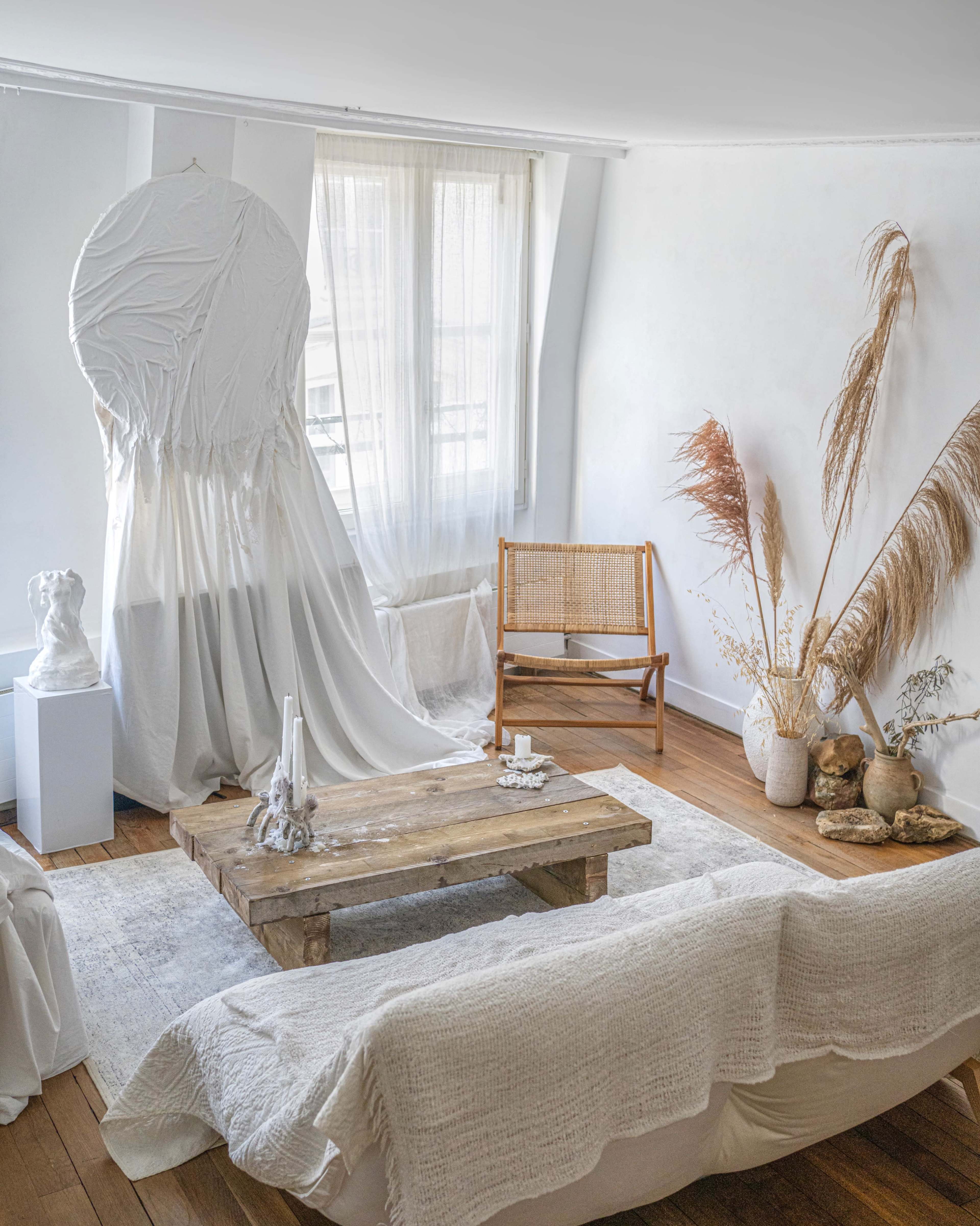Appartement minimaliste et poétique pour vos projets créatifs Image dans Palais-Royal, Paris, 
