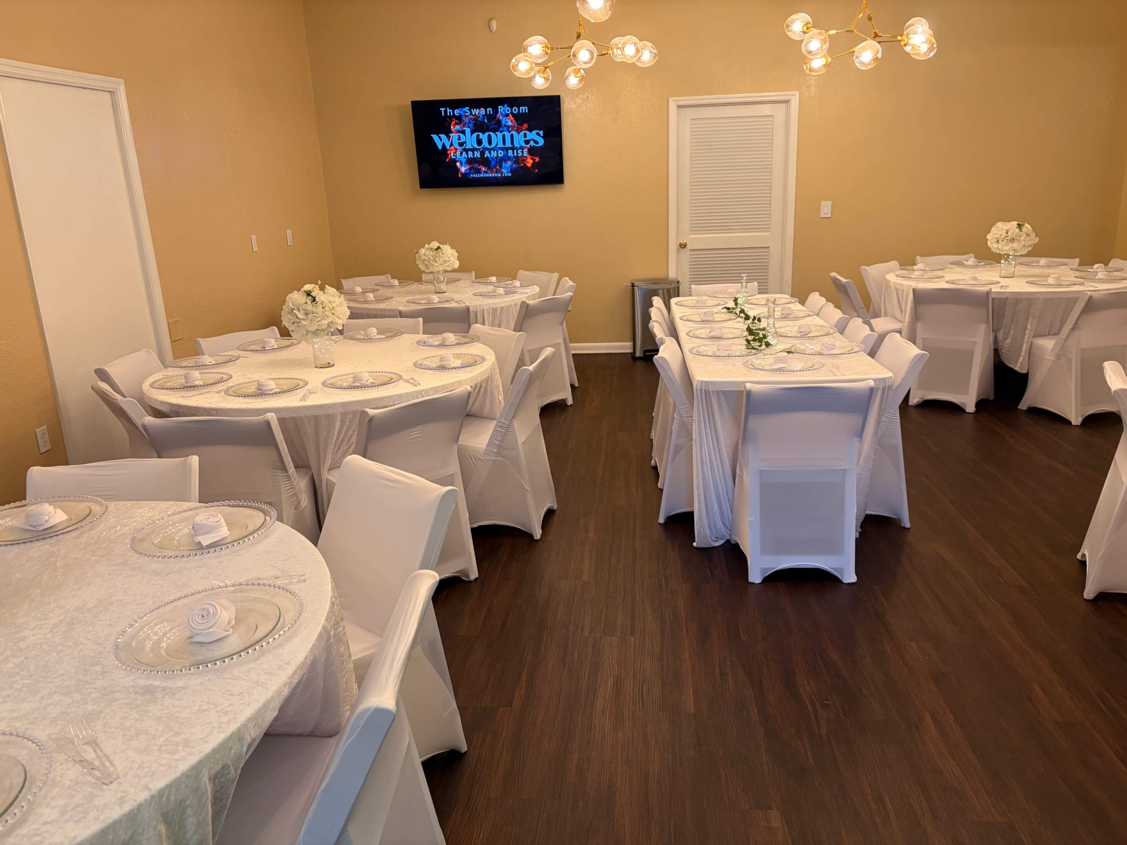 The Swan Room Image in Lakeland Highlands, Lakeland, FL