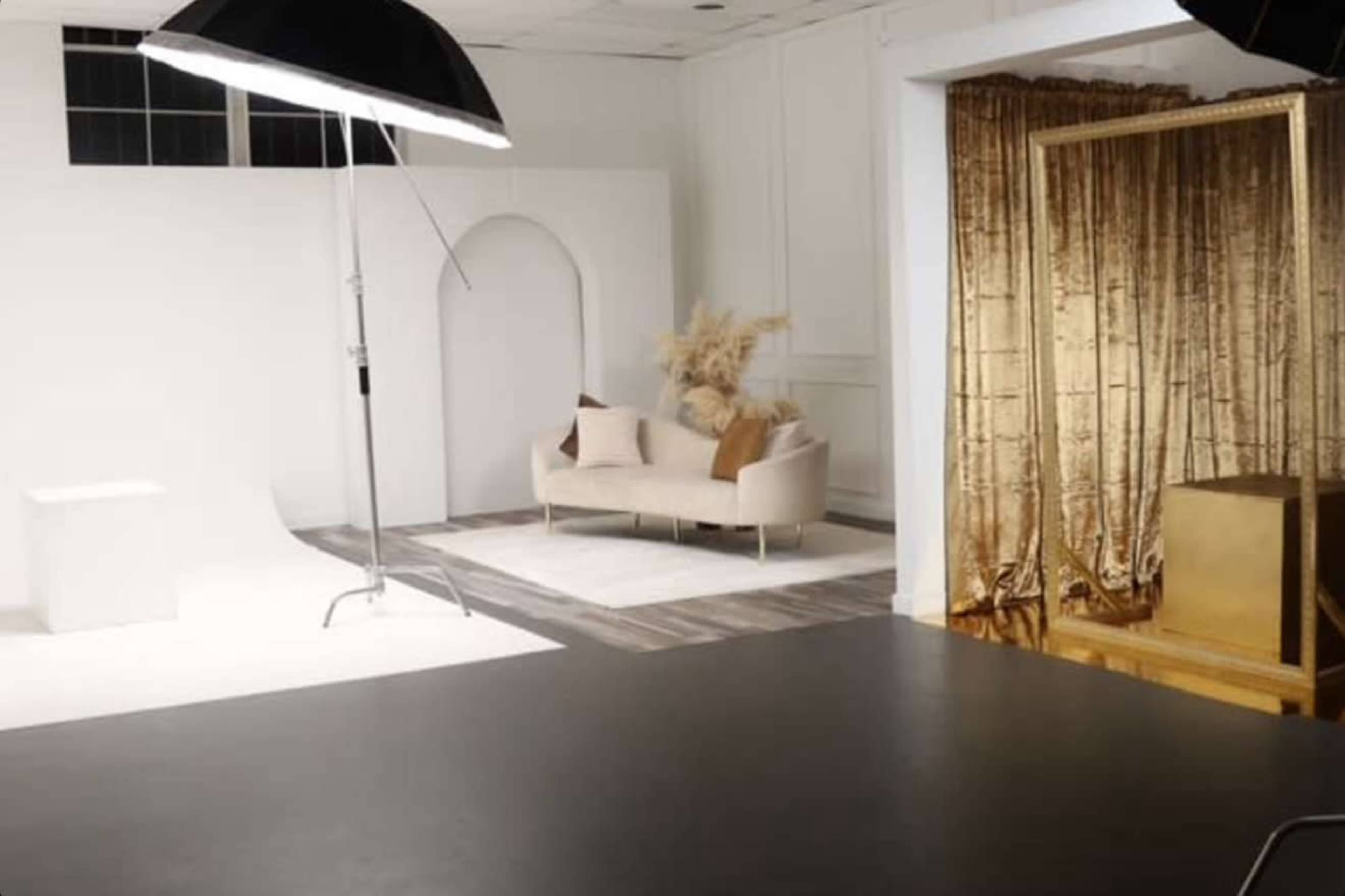 Photo/Video Studio Image in Marlow Heights, Temple Hills, MD