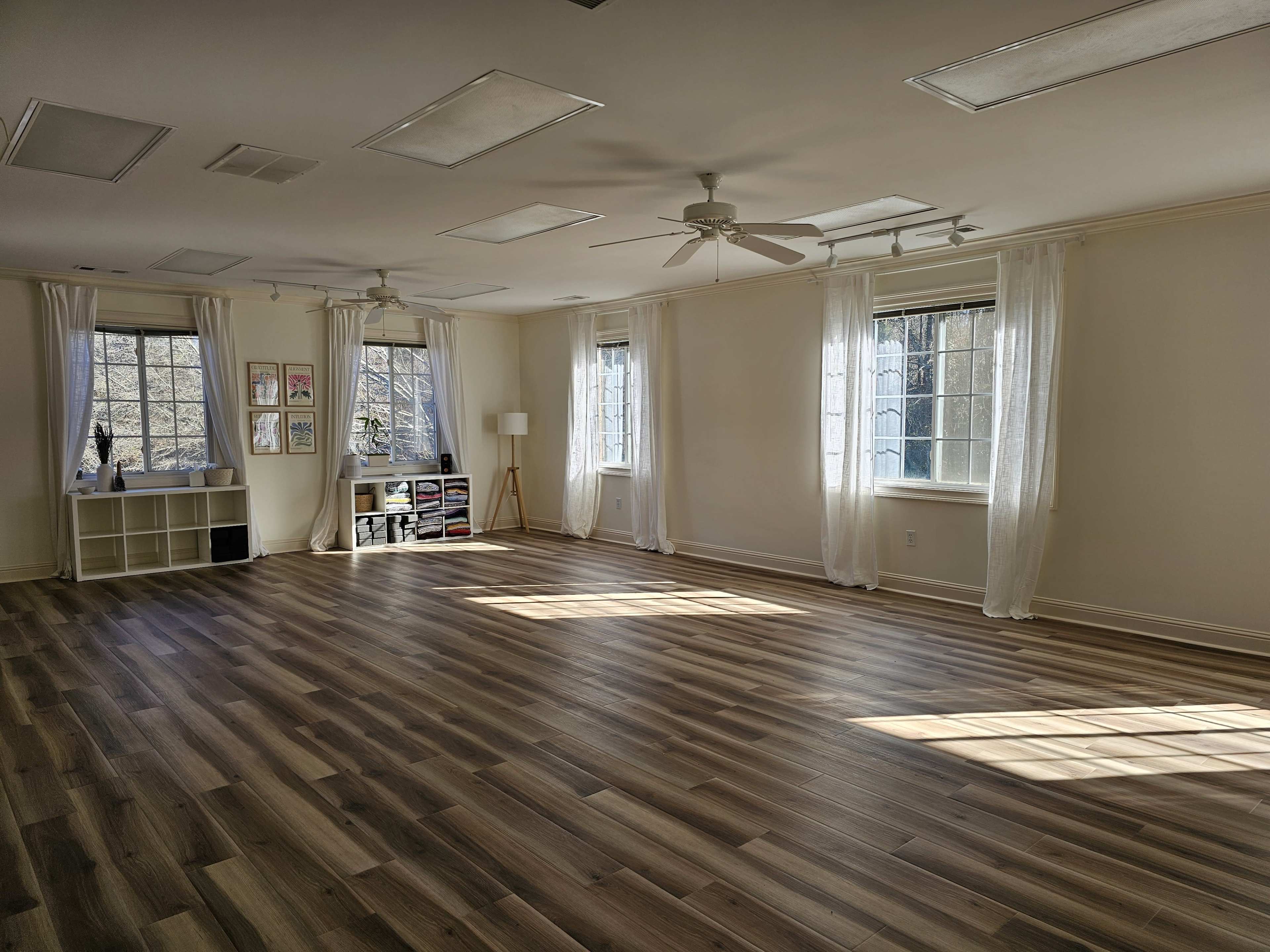 Large, bright, open room Image in , Kennesaw, GA