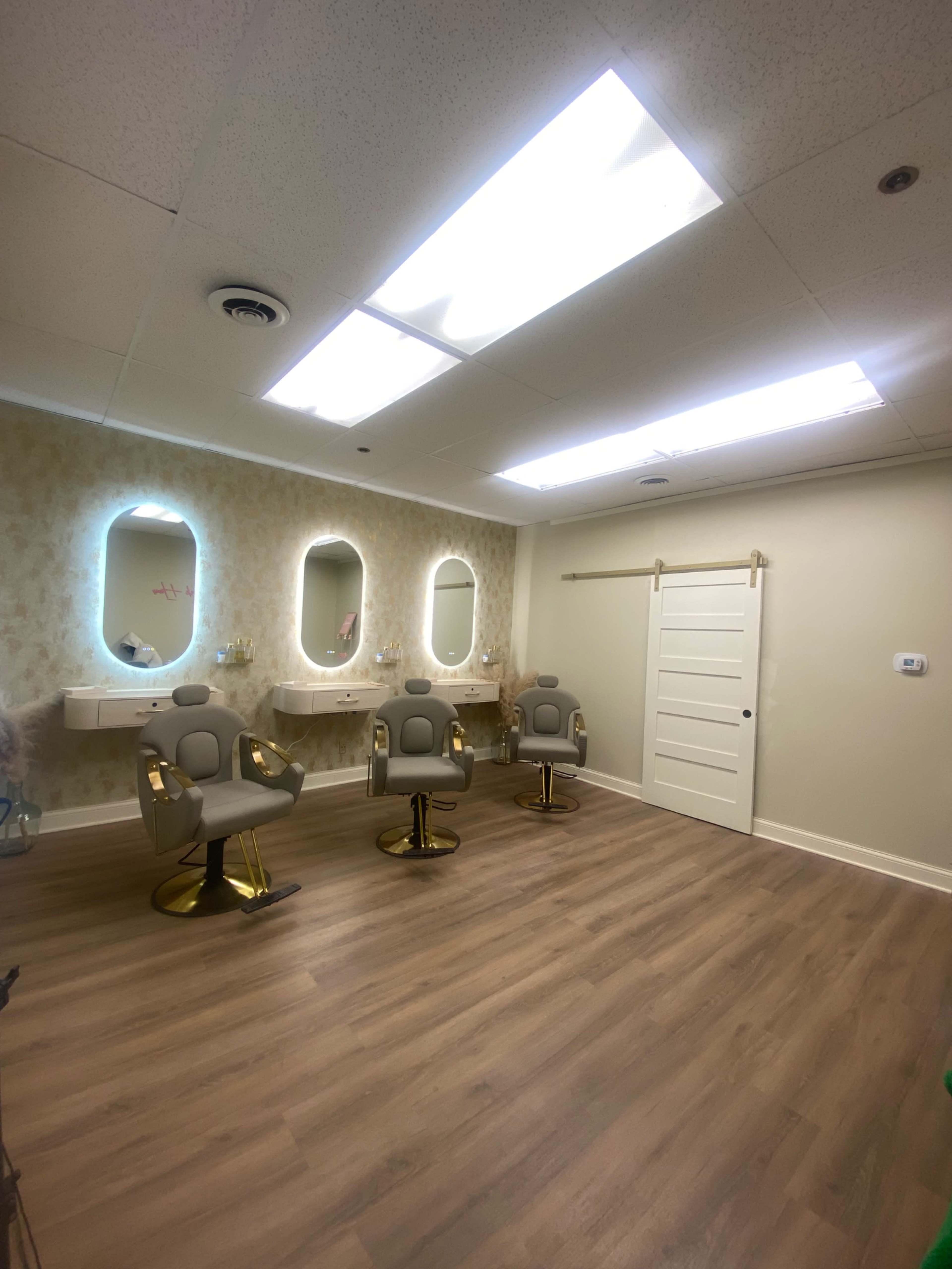 Warming & Intimate Golden Studio In Central Location Image in Bremen Township, Oak Forest, IL